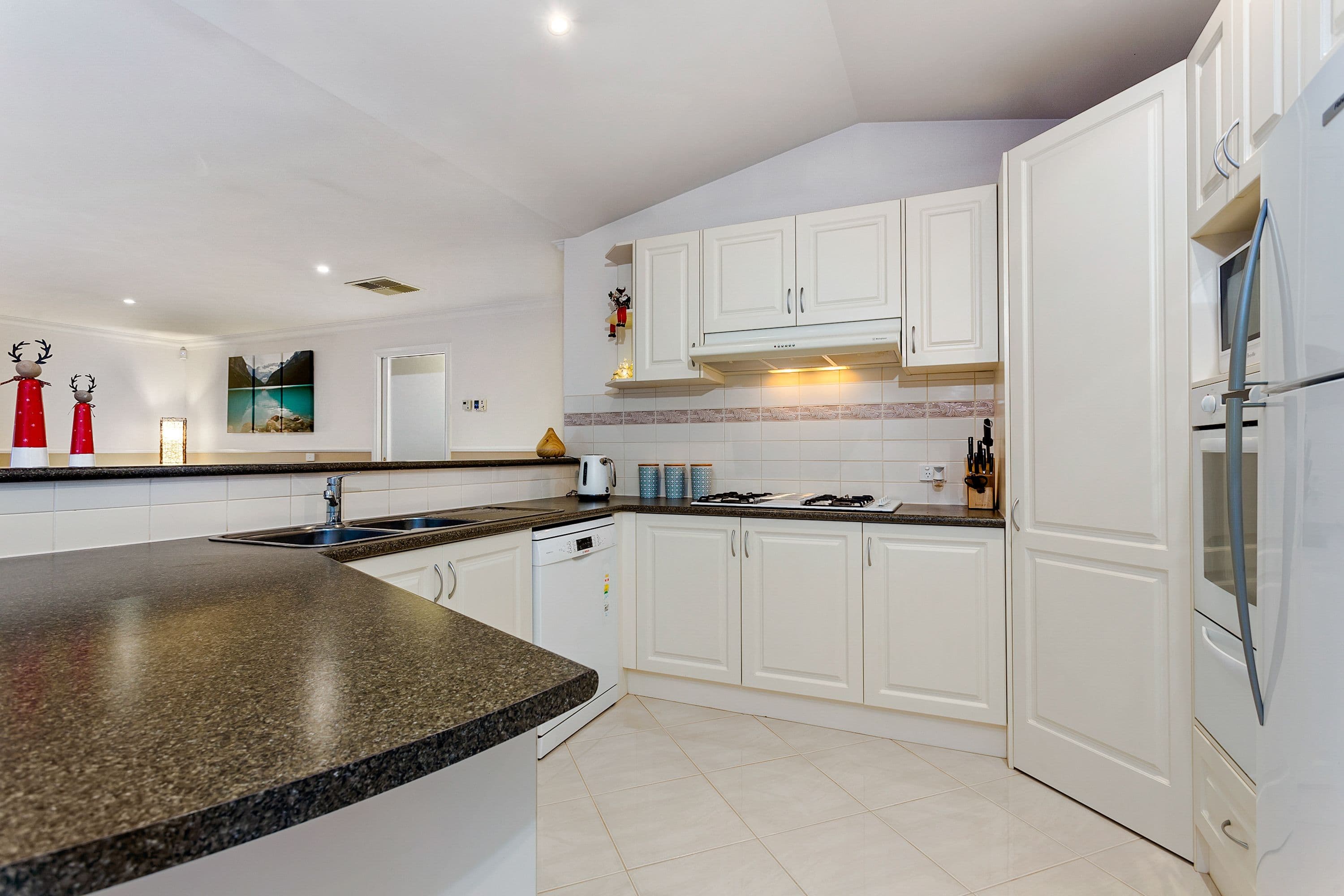 43 Sheldon Drive, Berwick VIC 3806, Berwick - Thumbnail 4