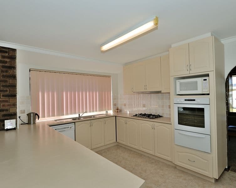 16 Murphy Way, WARNBRO WA 6169, Warnbro - Thumbnail 2