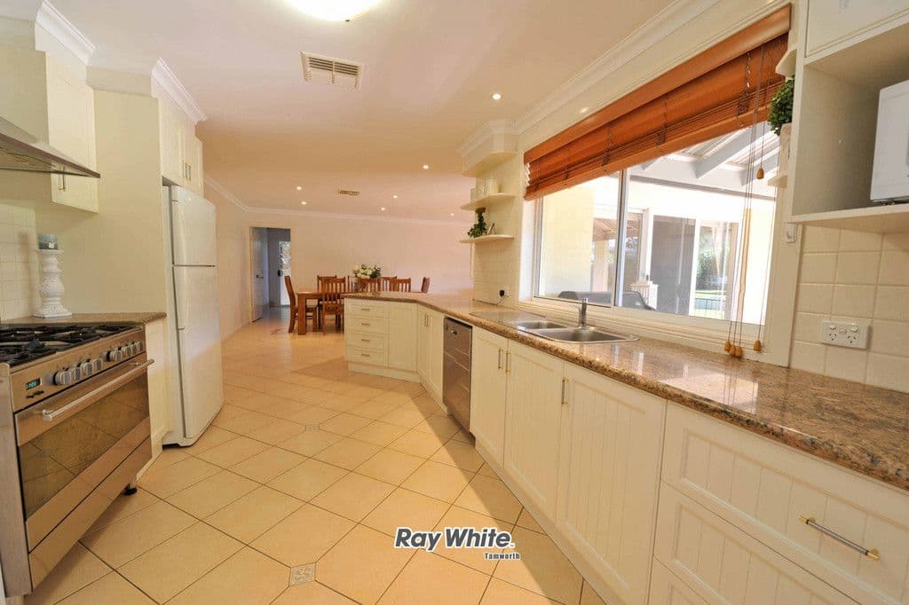 69 Warwick Road, TAMWORTH NSW 2340, Tamworth - Thumbnail 5