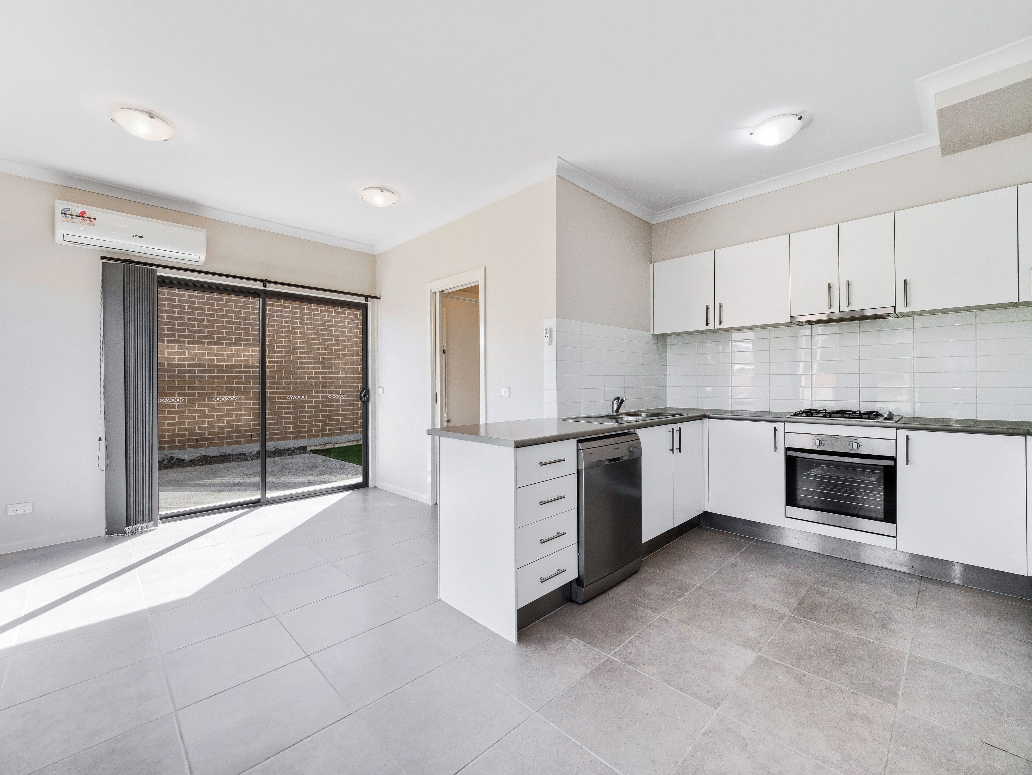 18 Langside Grove, Cranbourne East VIC 3977, Cranbourne East - Thumbnail 2