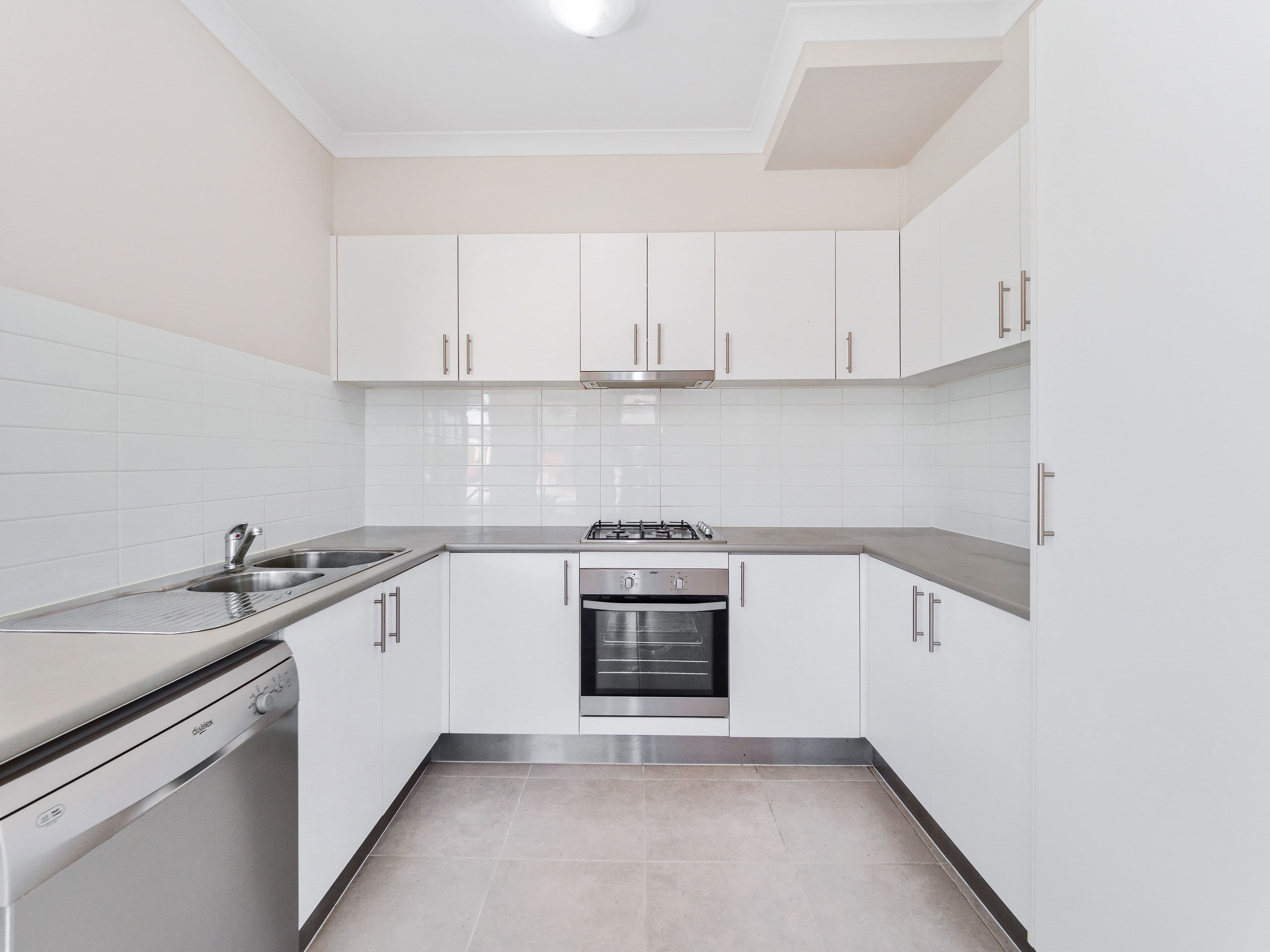 18 Langside Grove, Cranbourne East VIC 3977, Cranbourne East - Thumbnail 3