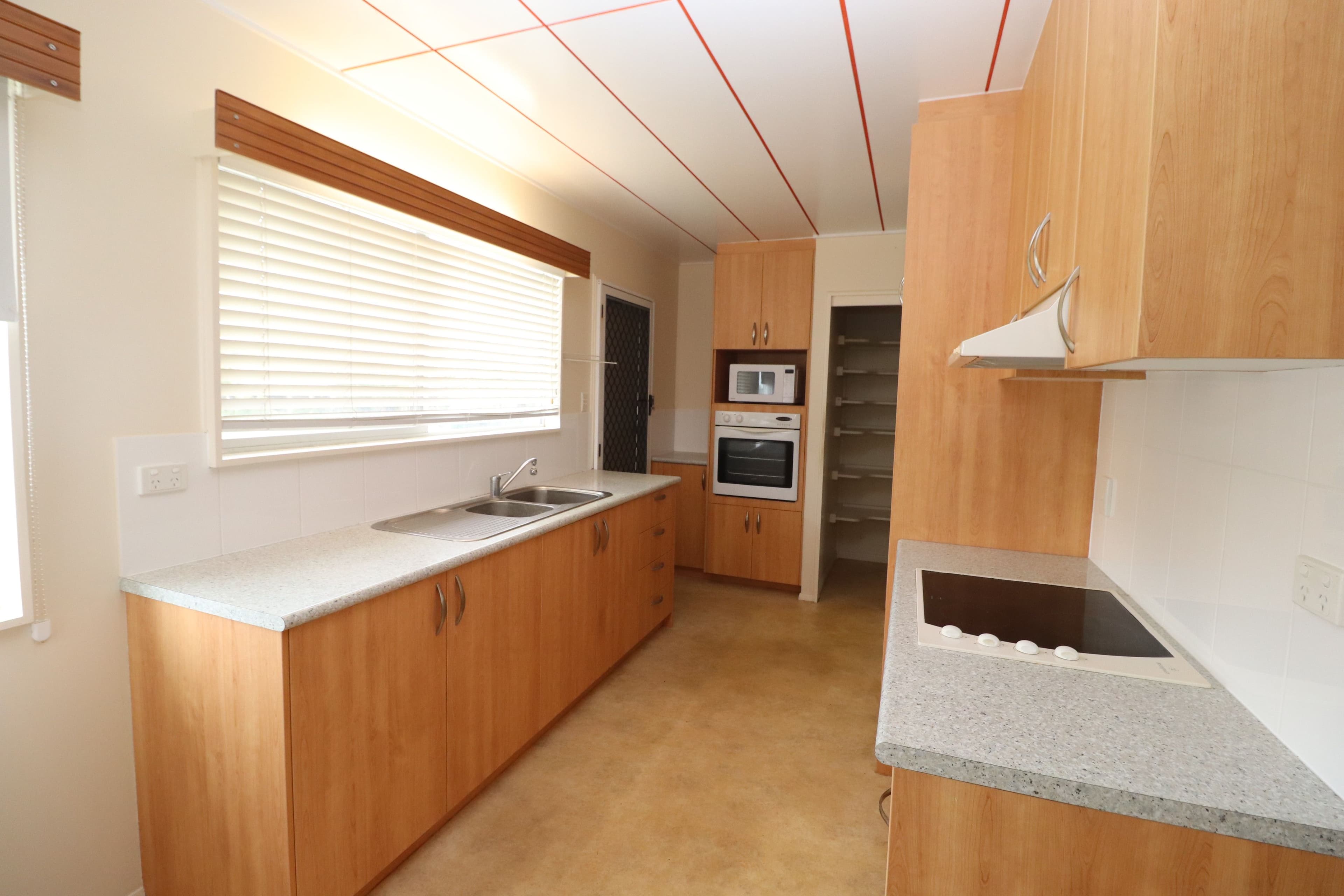 8 Whiting Street, Taylors Beach QLD 4850, Taylors Beach - Thumbnail 2