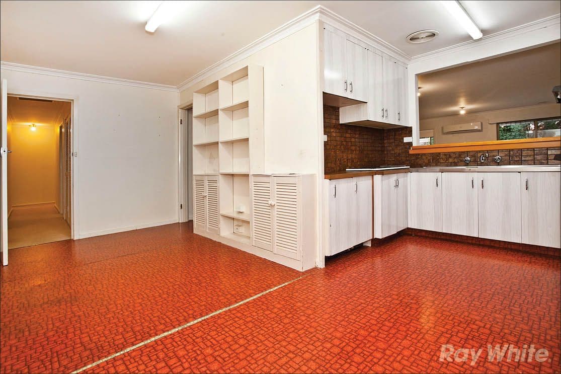 15 Lowen Road, Glen Waverley VIC 3150, Glen Waverley - Thumbnail 2