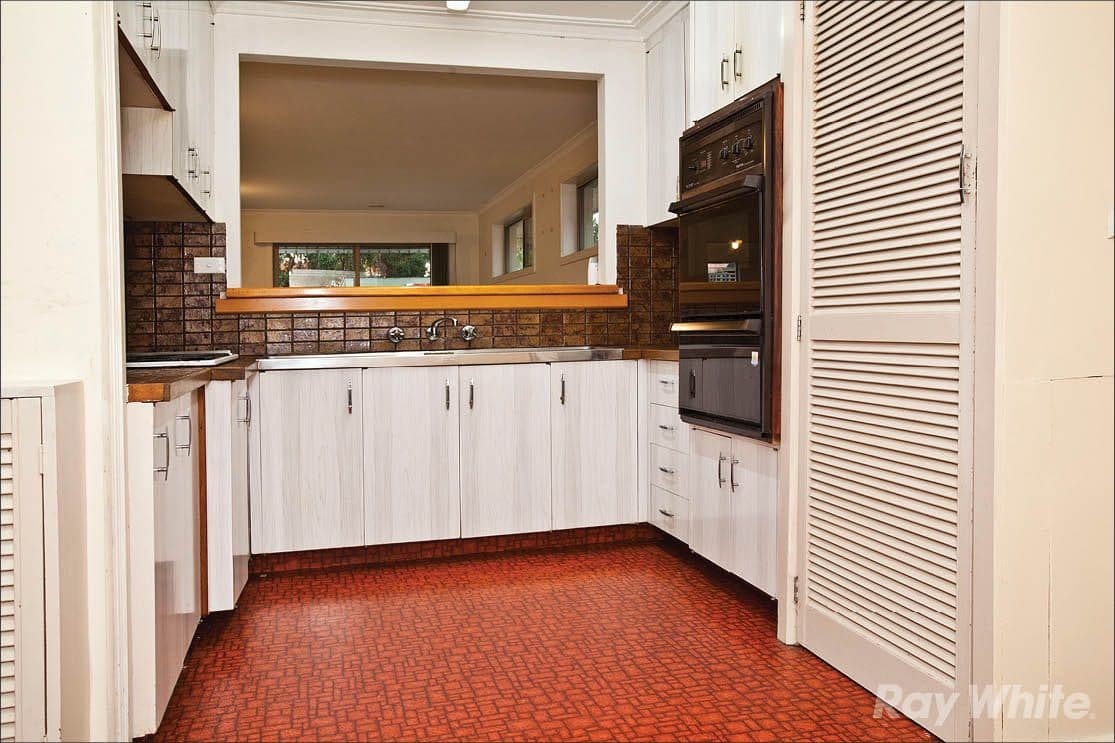 15 Lowen Road, Glen Waverley VIC 3150, Glen Waverley - Thumbnail 3