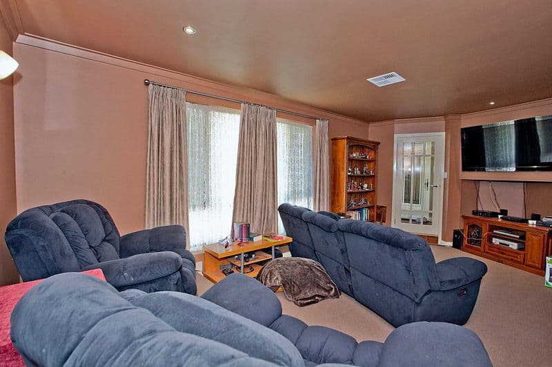 35 Coronilla Way, FORRESTFIELD WA 6058, Forrestfield - Thumbnail 4