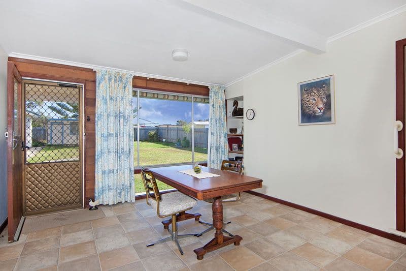 63 Dampier Boulevard, KILLARNEY VALE NSW 2261, Killarney Vale - Thumbnail 4