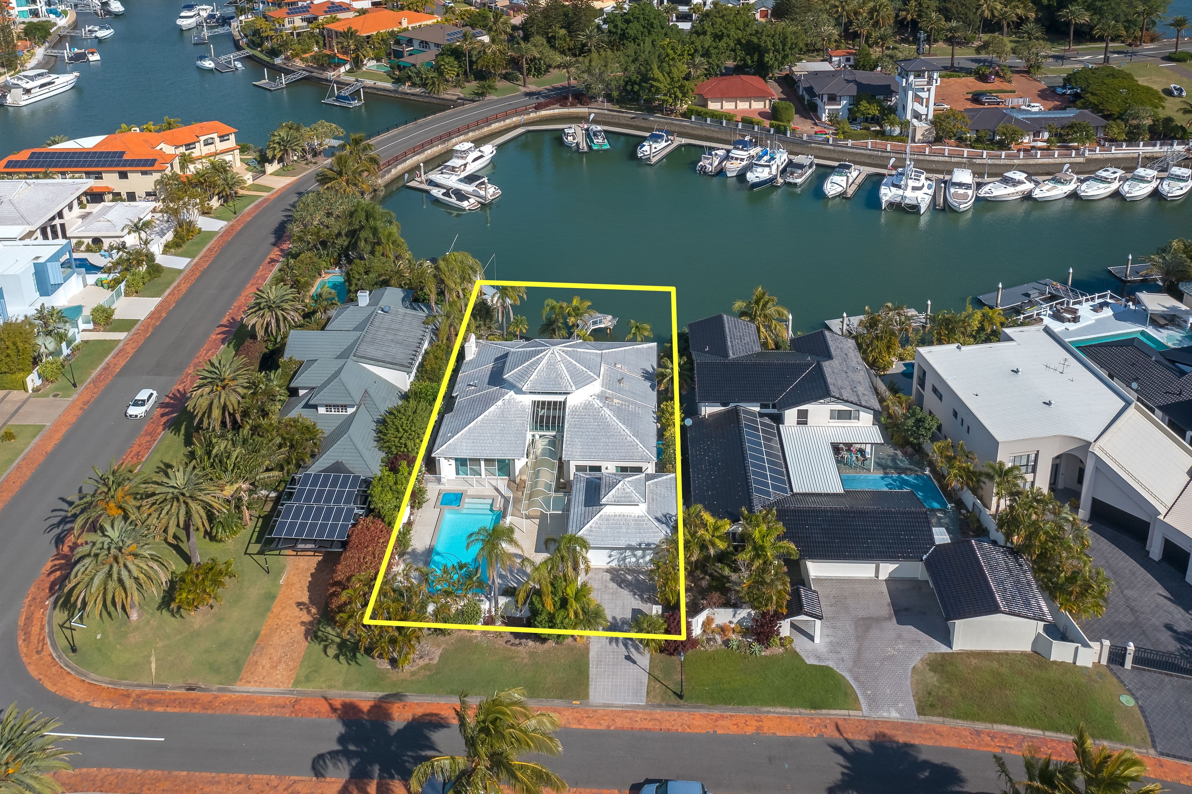 4 Excalibur Court, Sovereign Islands QLD 4216, Sovereign Islands - Image 1