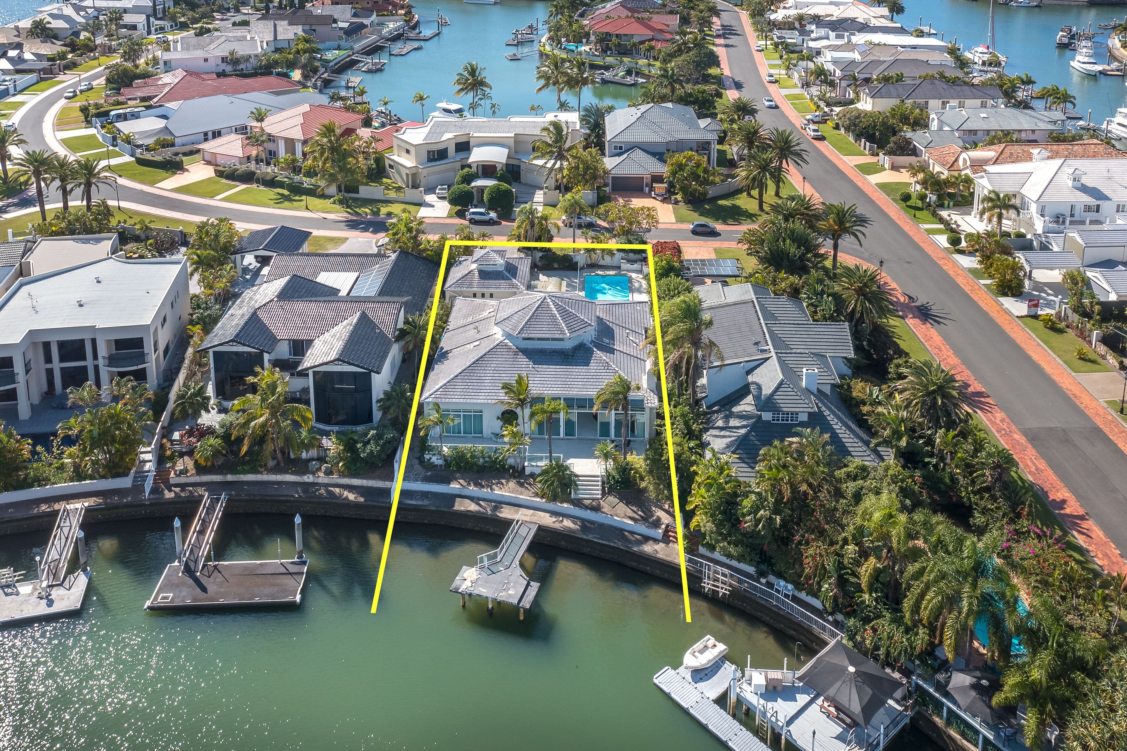 4 Excalibur Court, Sovereign Islands QLD 4216, Sovereign Islands - Thumbnail 2