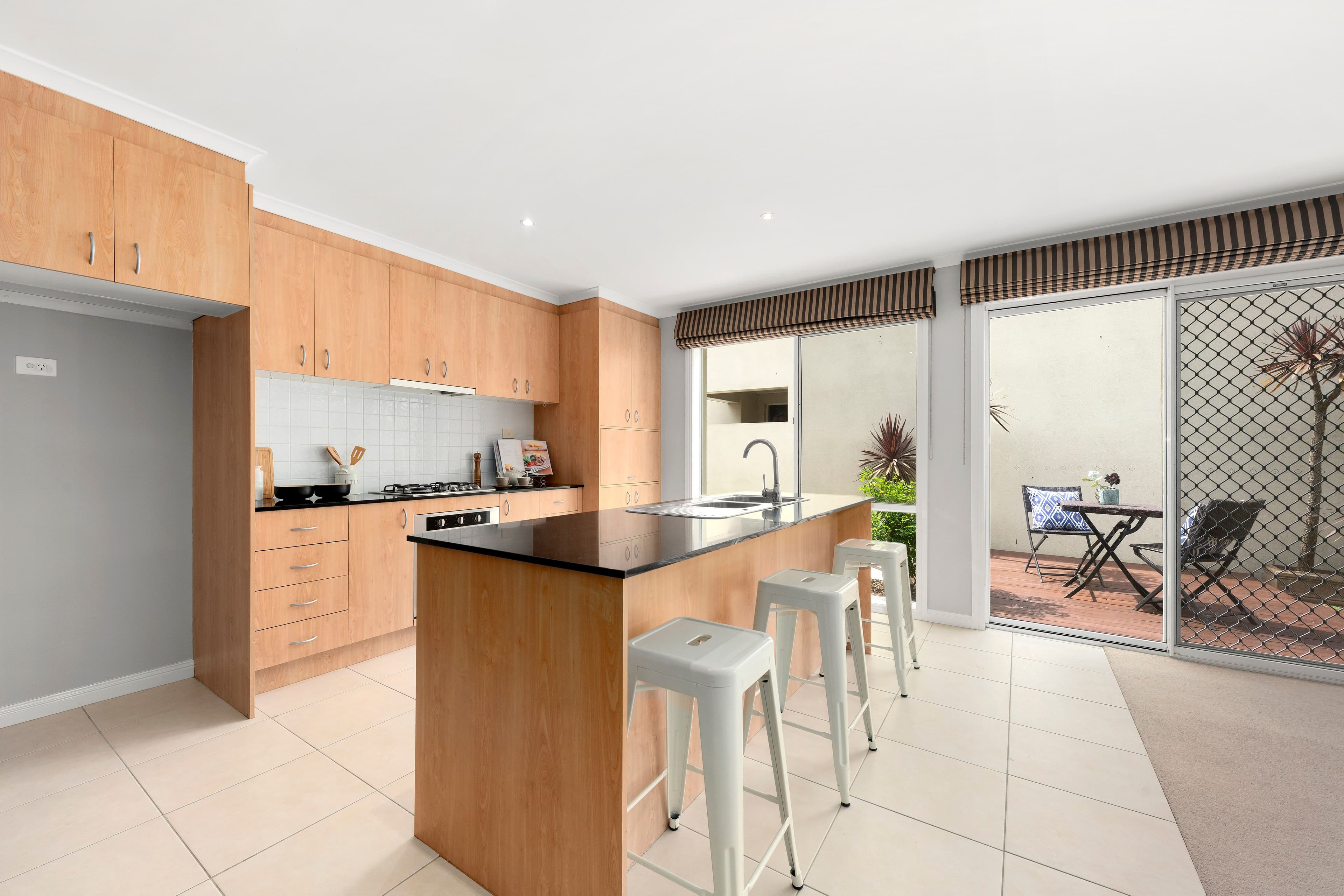 34 Sovereign Manors Crescent, Rowville VIC 3178, Rowville - Thumbnail 3