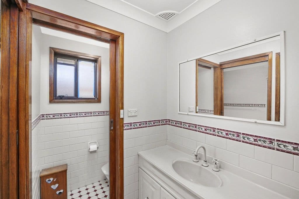 17 Erin Avenue, Berkeley Vale NSW 2261, Berkeley Vale - Thumbnail 6
