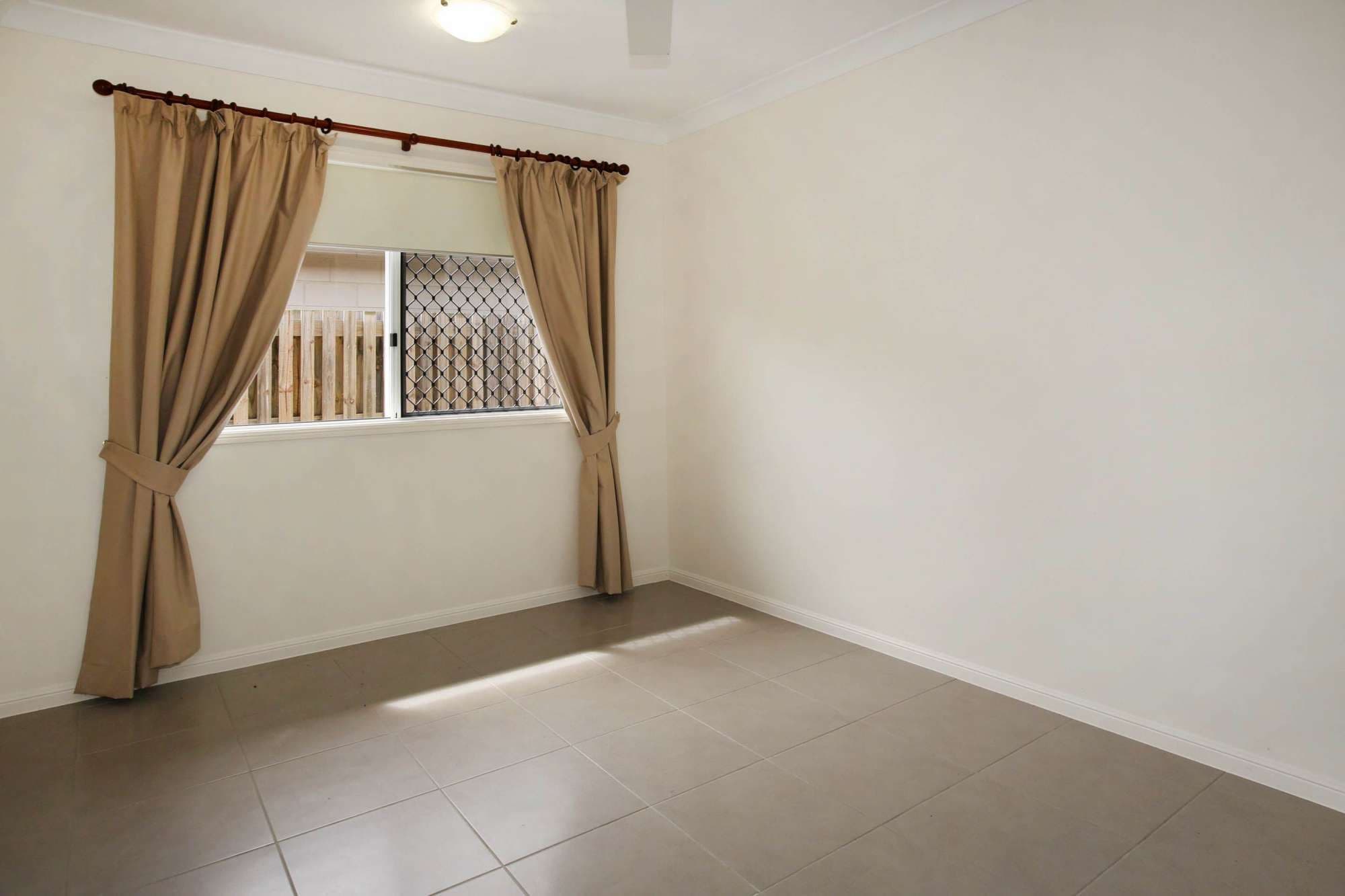 23 Oculina Street, BURDELL QLD 4818, Burdell - Thumbnail 4
