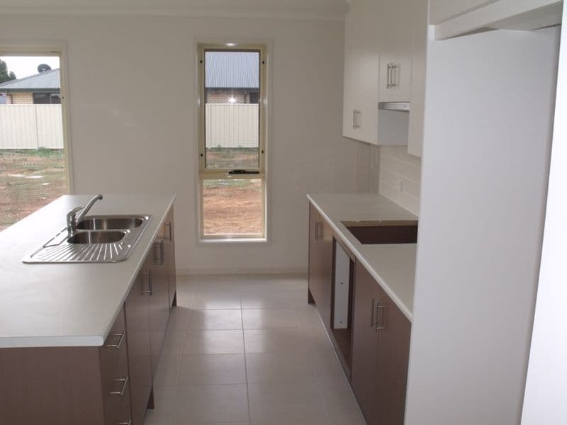 10 (Lot 30) Crown Court, MUNNO PARA WEST SA 5115, Munno Para West - Thumbnail 3