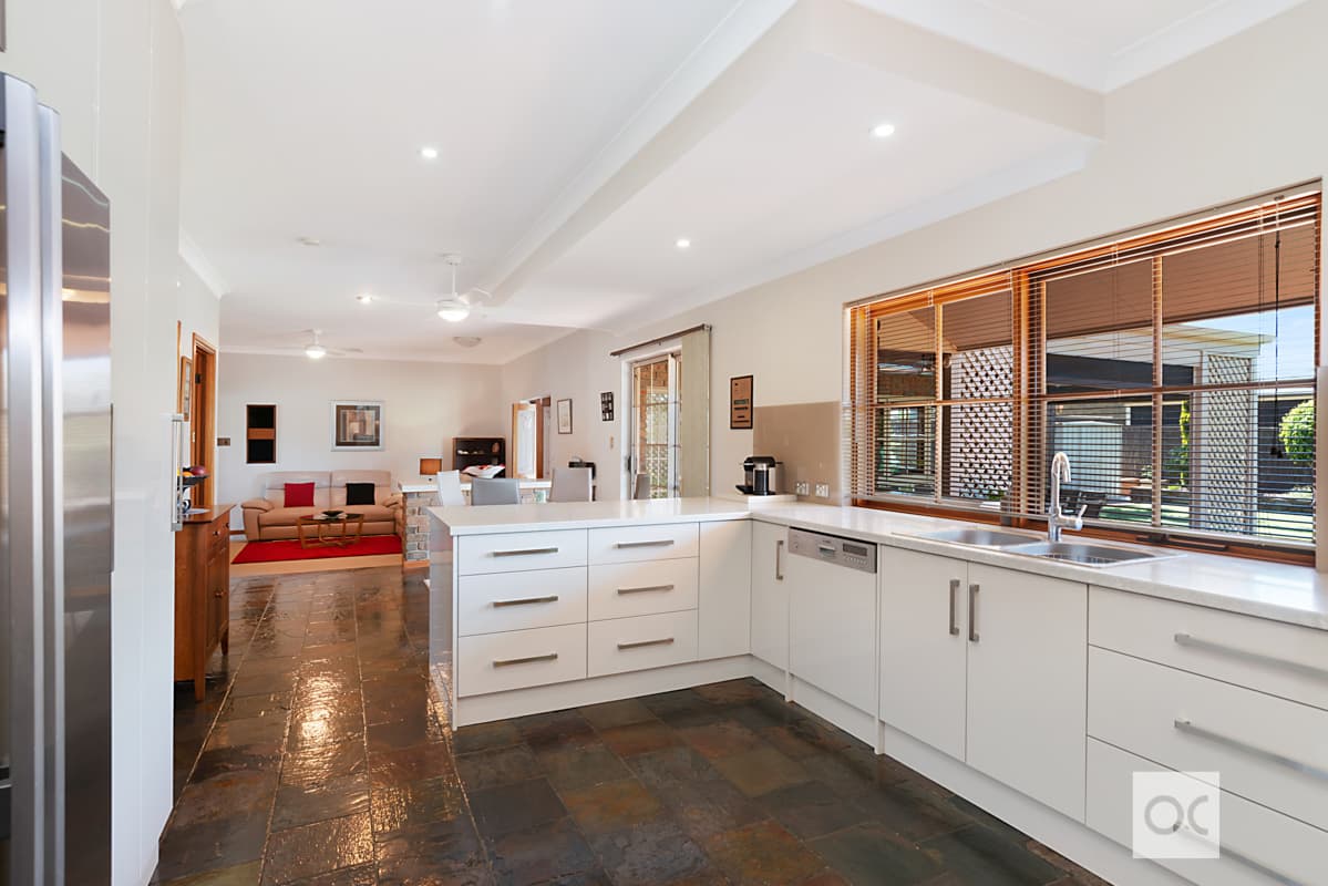 13 Pitcairn Grove, West Lakes - Thumbnail 2