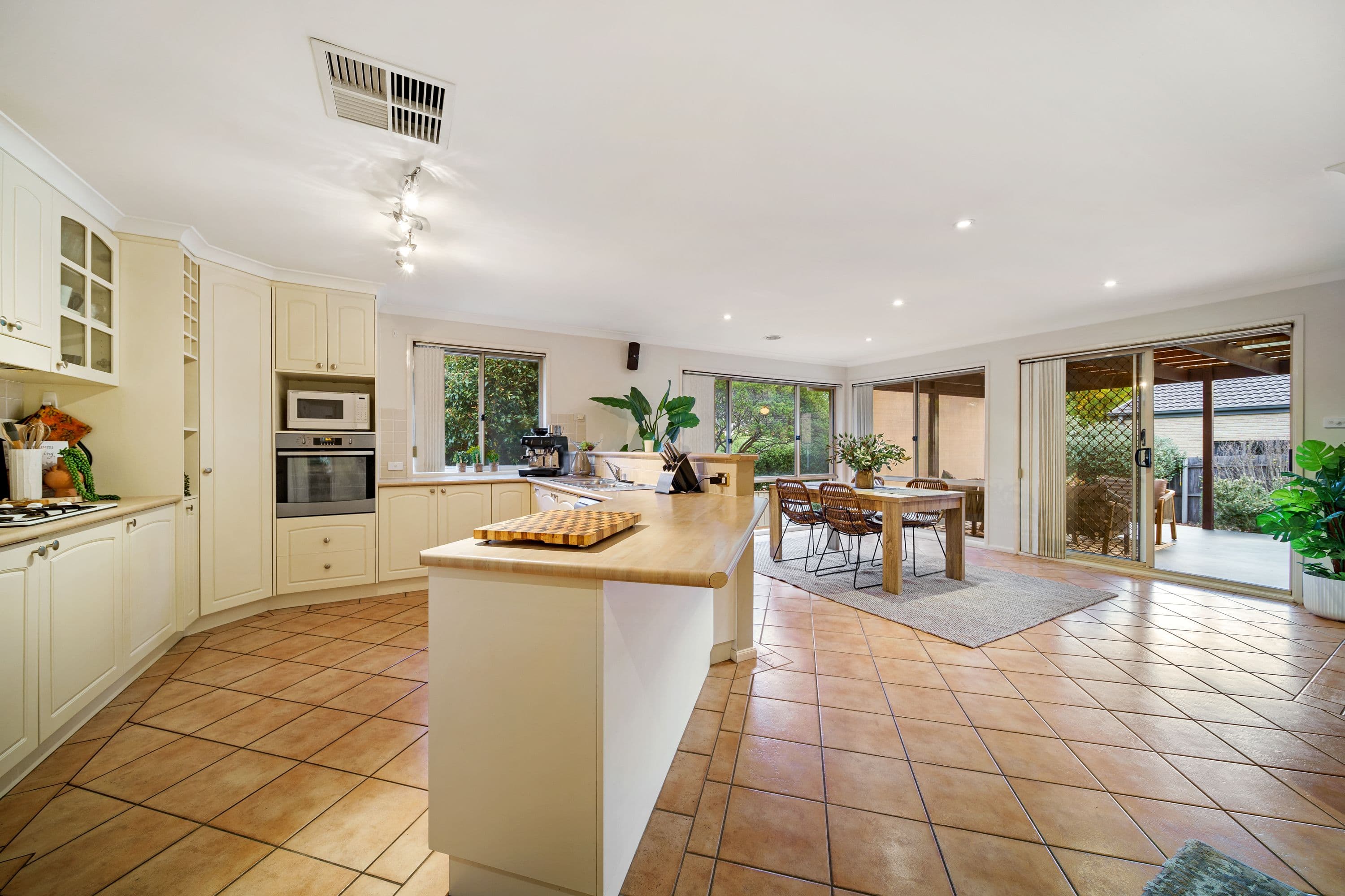 1 Proserpine Circuit, Amaroo ACT 2914, Amaroo - Thumbnail 4
