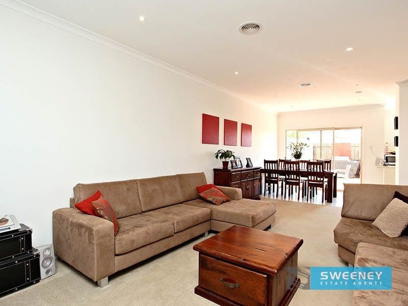 Unit 3/14 Mickleton Grove, Point Cook - Thumbnail 3