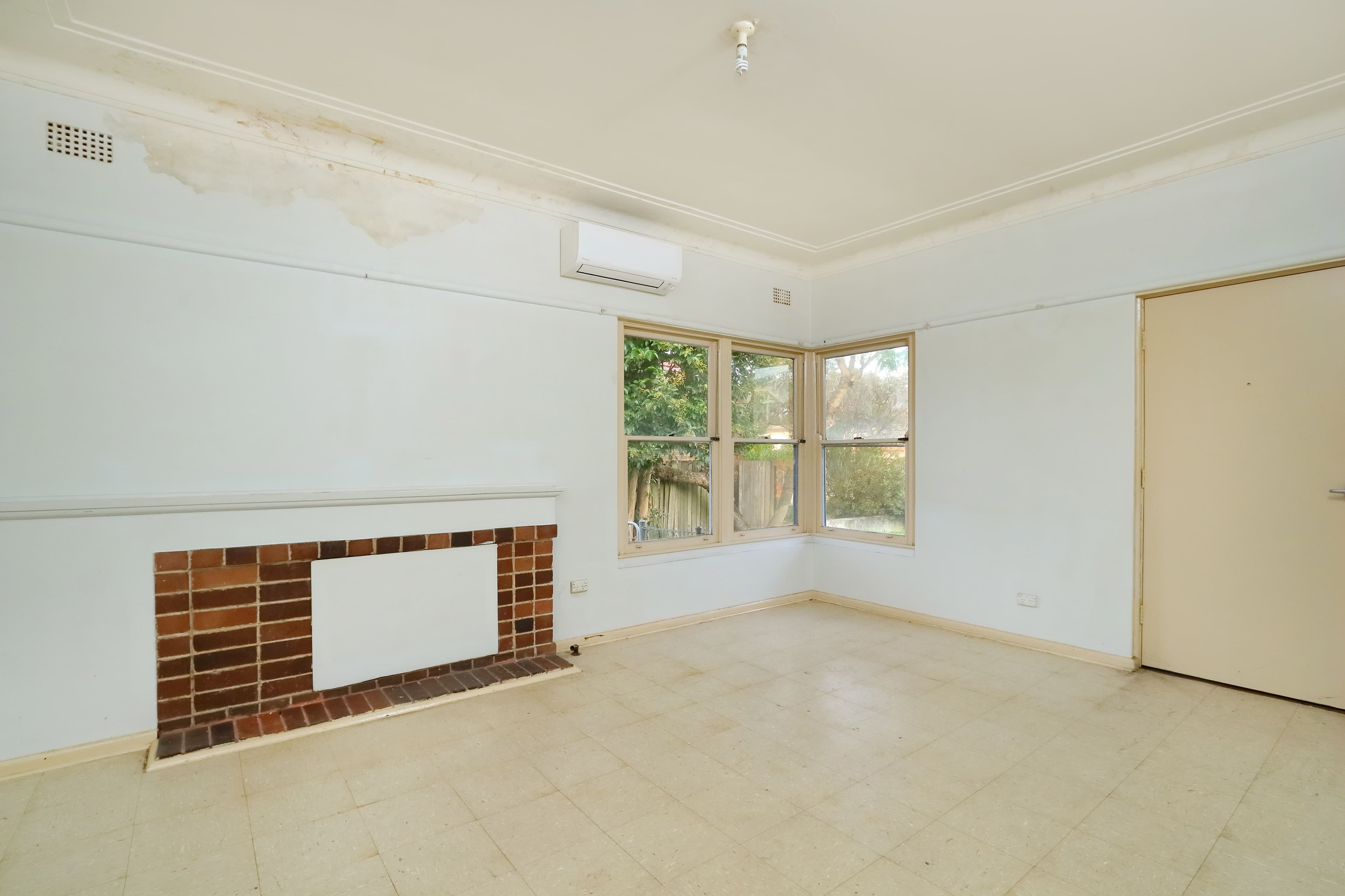 85 Moorefields Road, Kingsgrove - Thumbnail 2