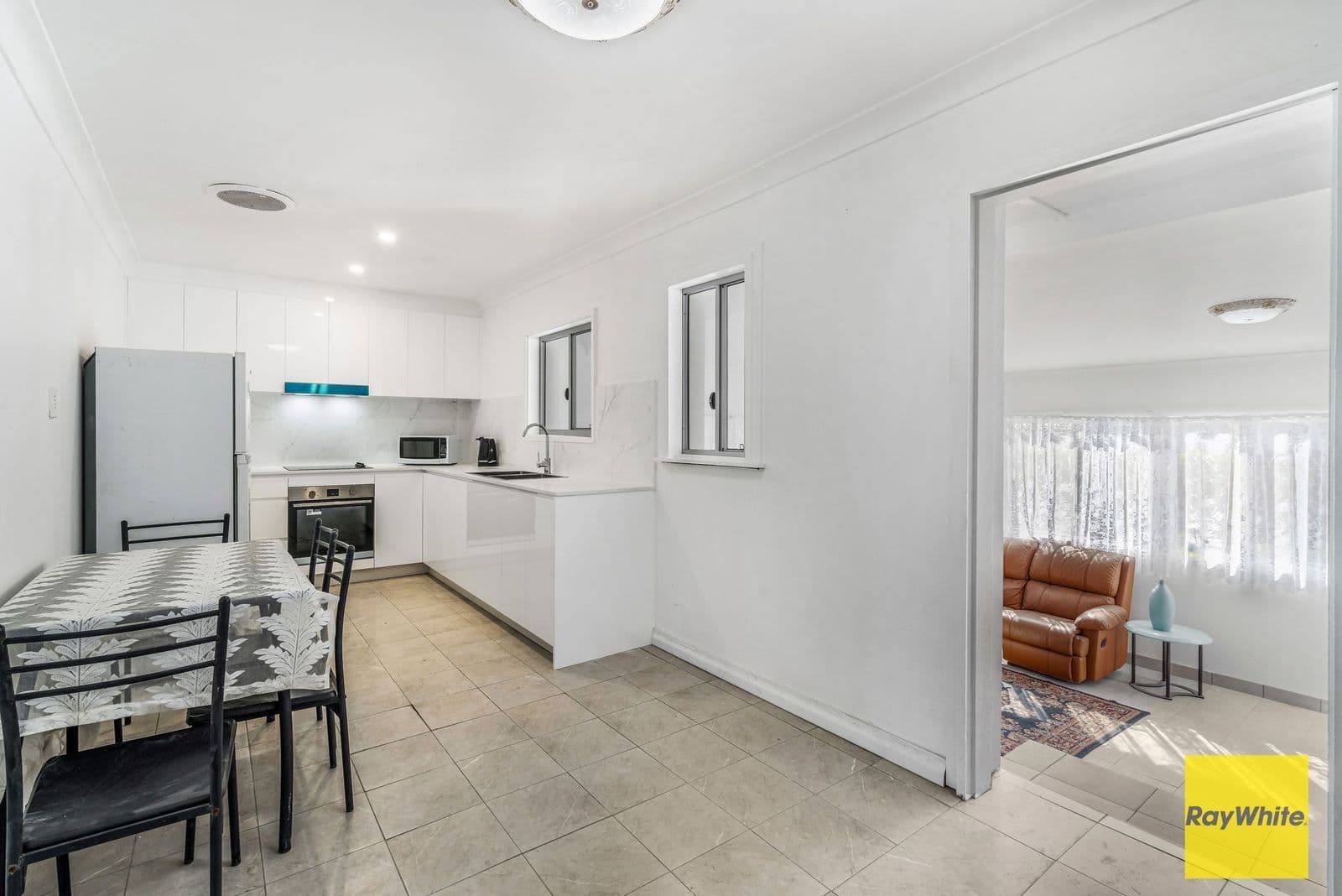 10 STEVENAGE Road, Canley Heights NSW 2166, Canley Heights - Thumbnail 5