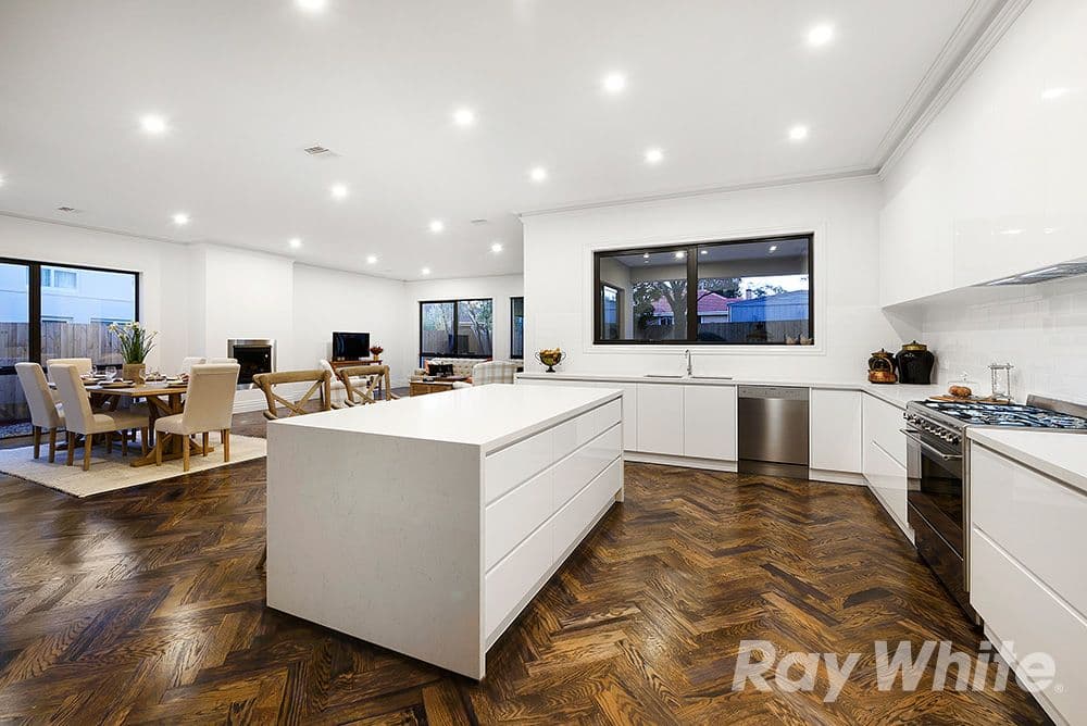 4 Sagan Court, Glen Waverley VIC 3150, Glen Waverley - Thumbnail 2