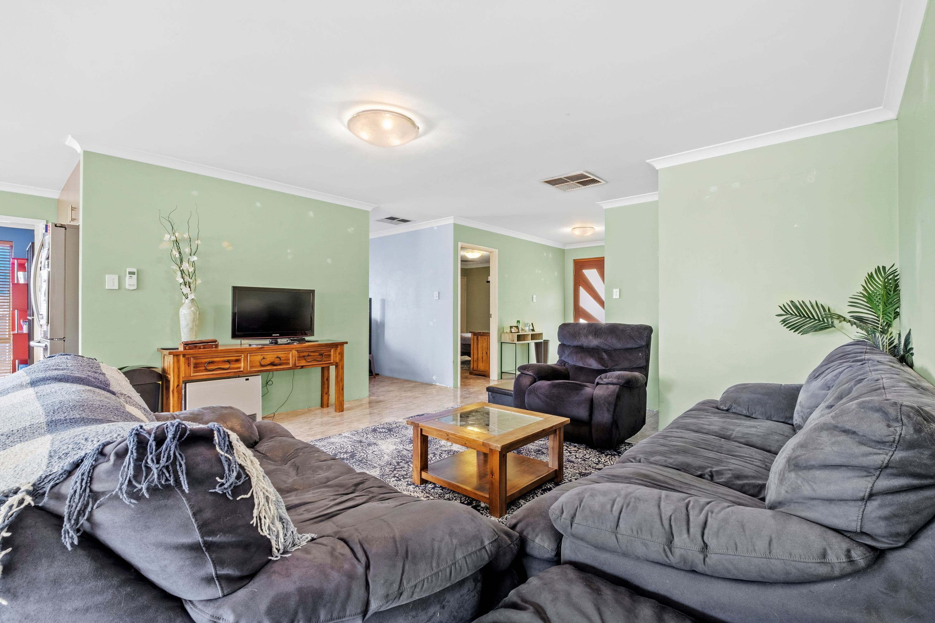 39 Merrifield Circle, Leeming WA 6149, Leeming - Thumbnail 2