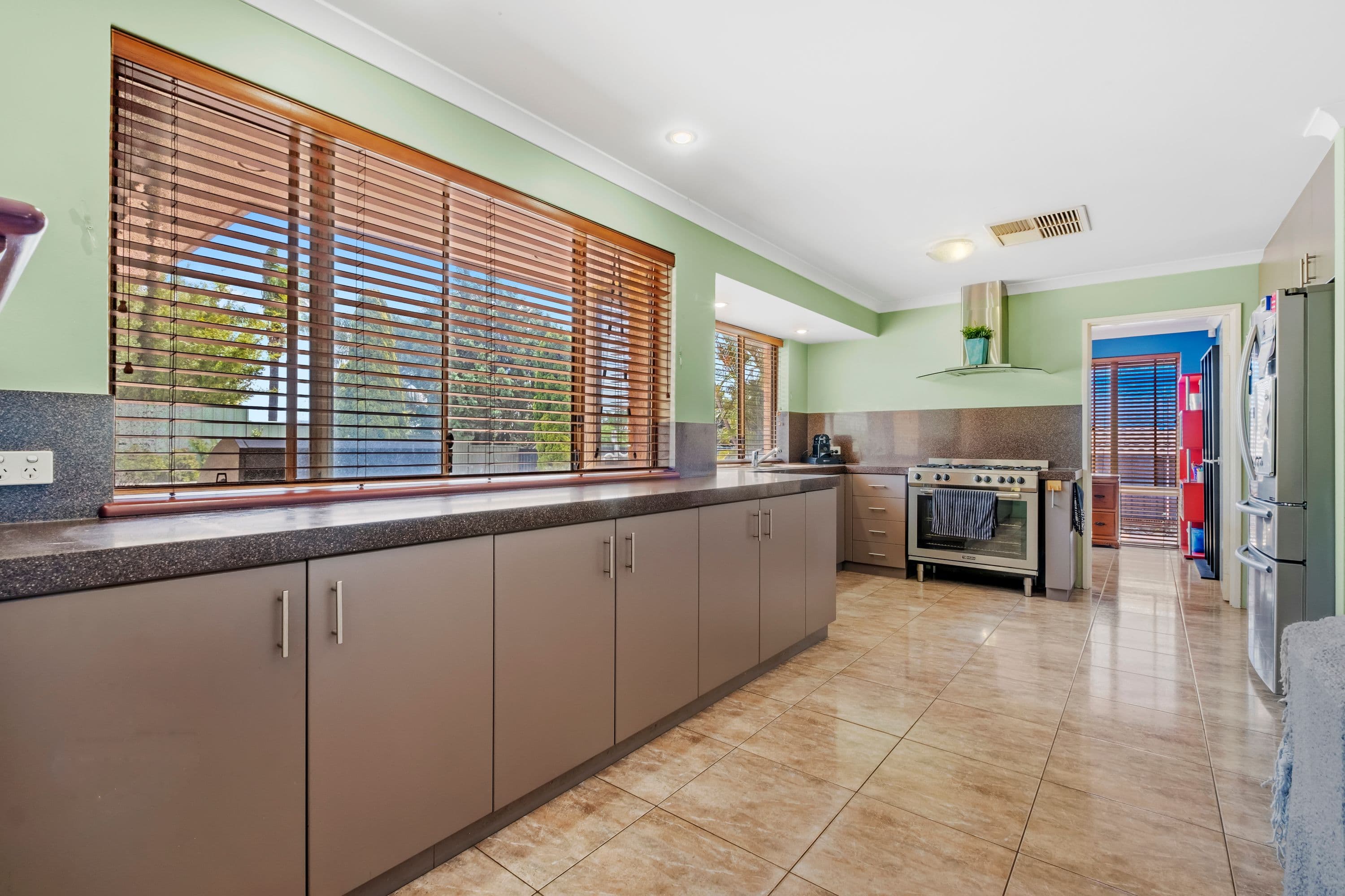 39 Merrifield Circle, Leeming WA 6149, Leeming - Thumbnail 4