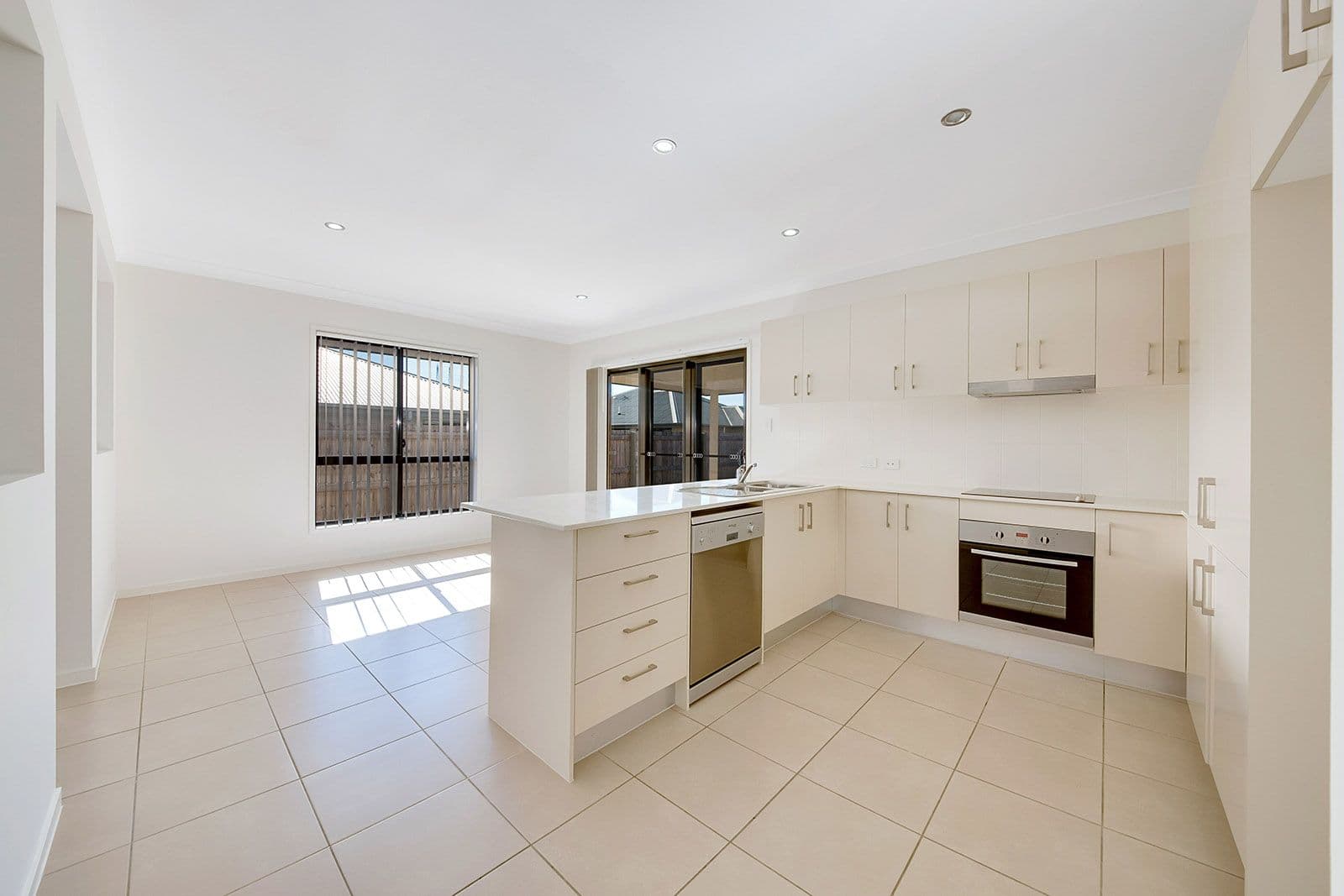 32 Petrel Street, Kirkwood QLD 4680, Kirkwood - Thumbnail 3