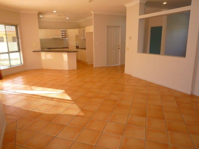 11 Calcetto Place, ARUNDEL QLD 4214, Arundel - Thumbnail 4