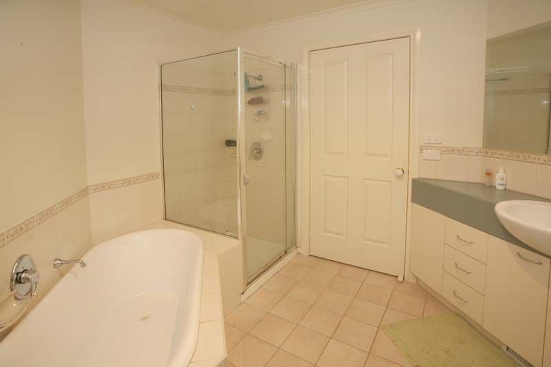 10  Elwood Street, NOTTING HILL VIC 3168, Notting Hill - Thumbnail 4