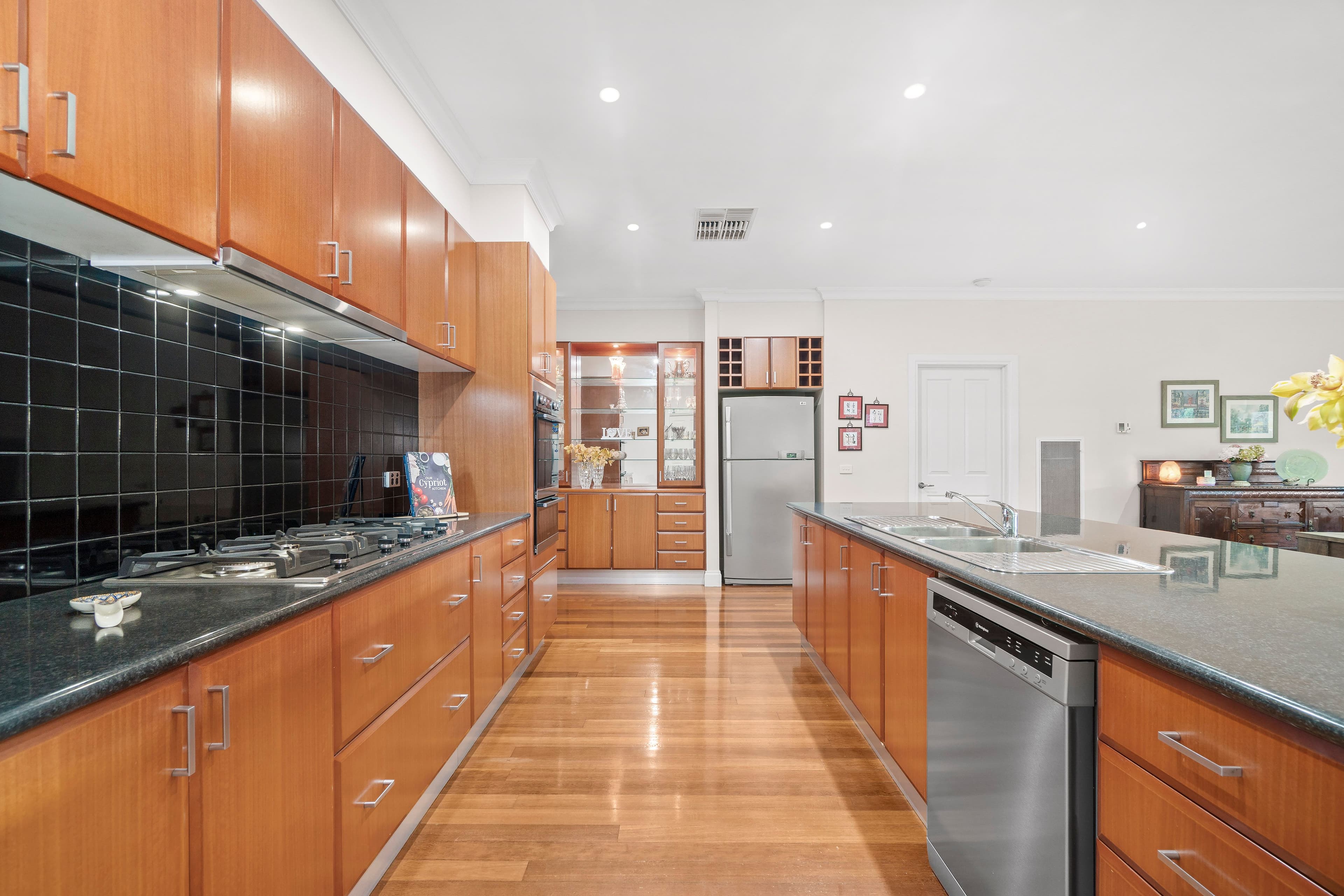 2 Sorrel Court, South Morang VIC 3752, South Morang - Thumbnail 2