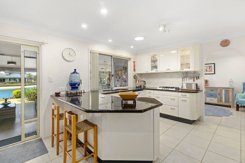 7 Murtha Drive, Elanora QLD 4221, Elanora - Thumbnail 7