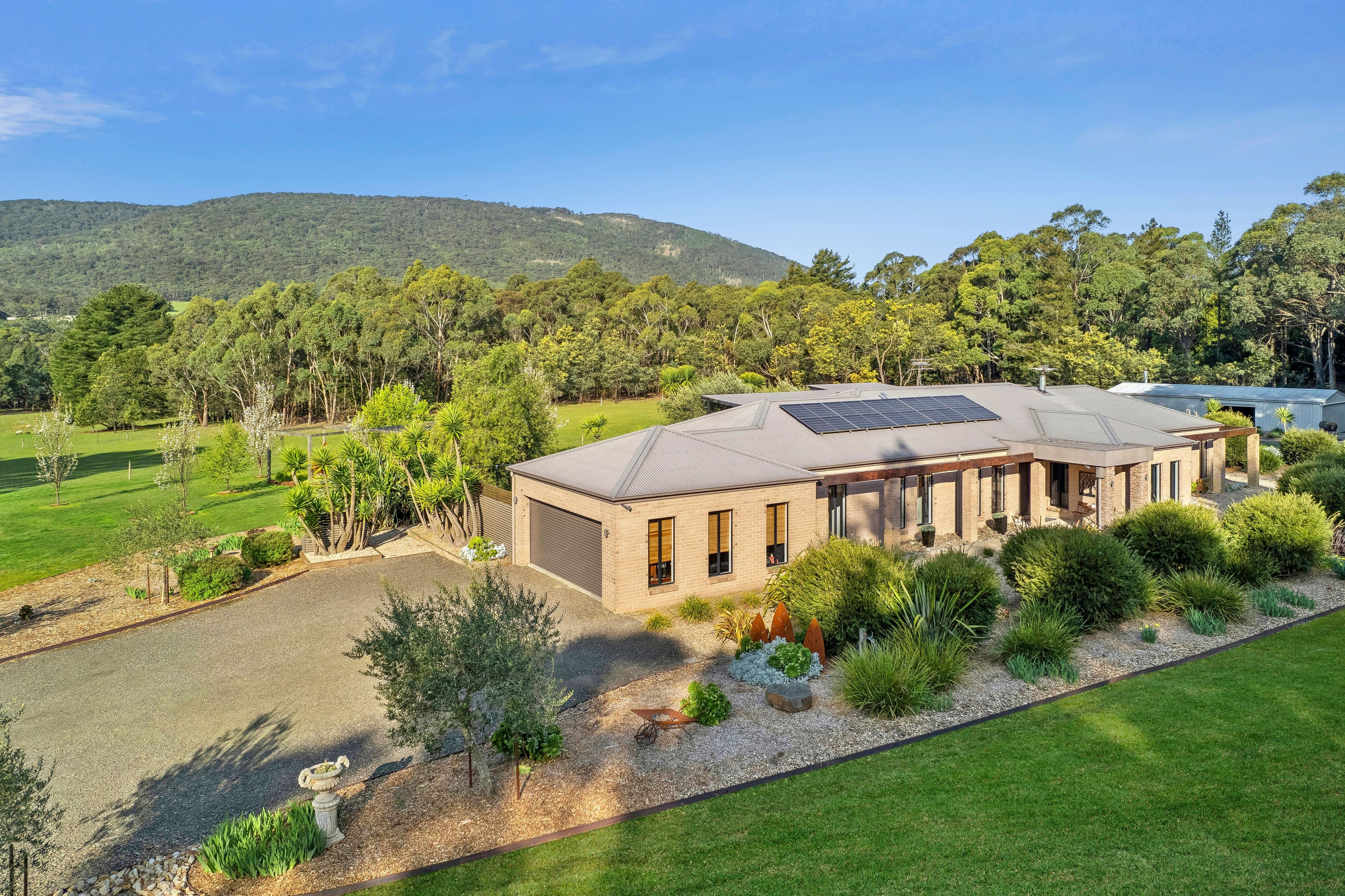 121 Walkers Road, Woodend VIC 3442, Woodend - Thumbnail 2