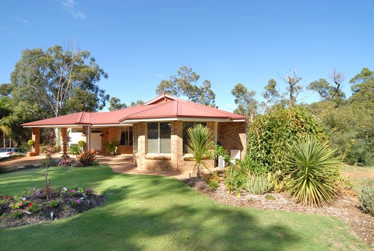 17 Winsor Road, KALAMUNDA WA 6076, Kalamunda - Image 1