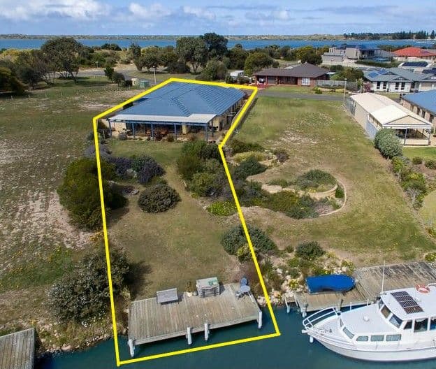6 Prince Alfred Parade, Hindmarsh Island SA 5214, Hindmarsh Island - Image 1