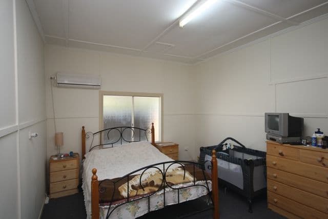 13 Saint Mary Street, ISISFORD QLD 4731, Isisford - Thumbnail 4