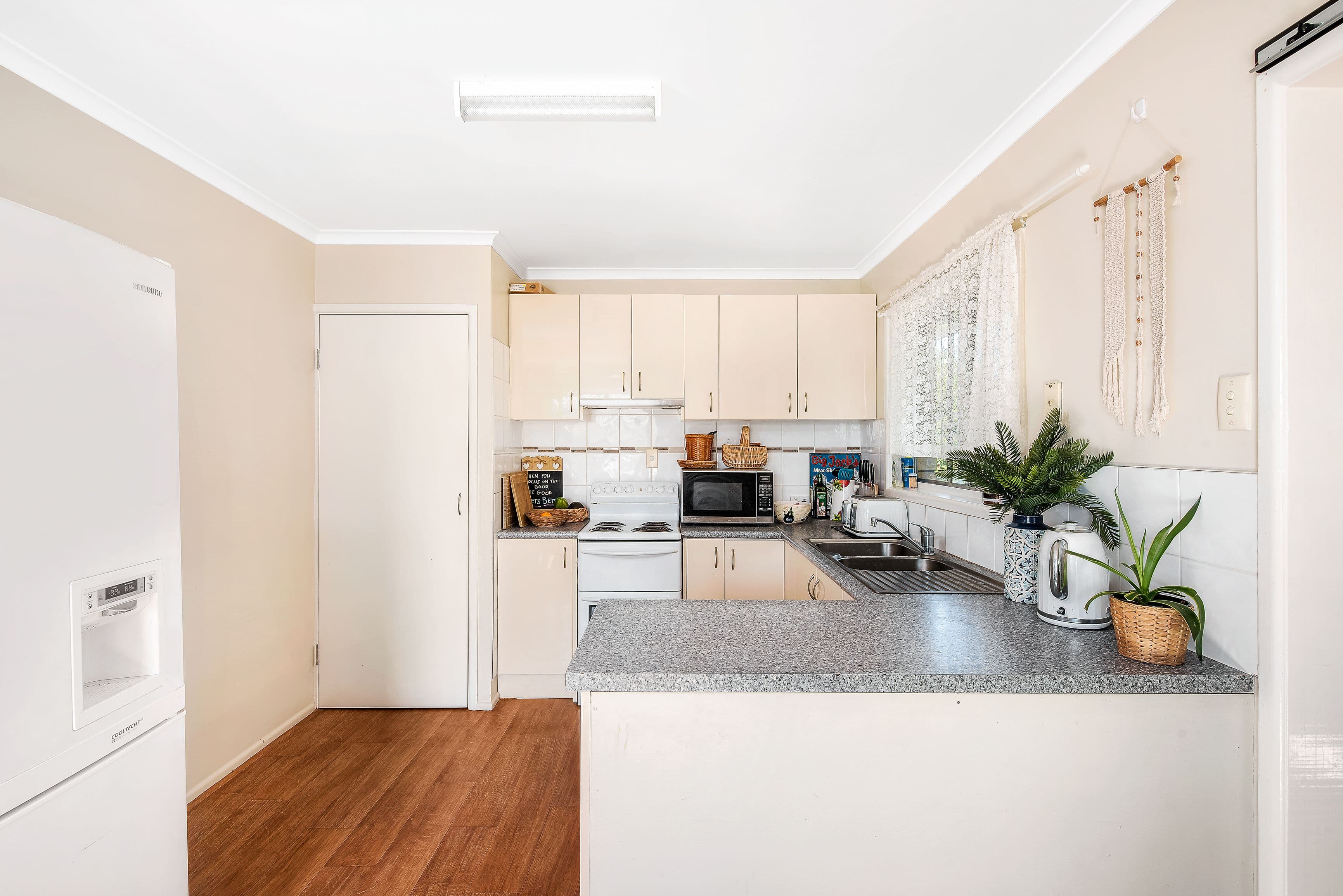 67 Scarborough Road, Redcliffe QLD 4020, Redcliffe - Thumbnail 2