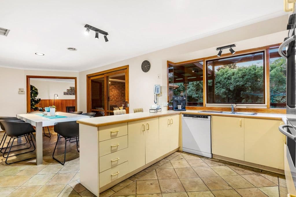 23 Lesay Drive, SAINT HELENA VIC 3088, St Helena - Thumbnail 6