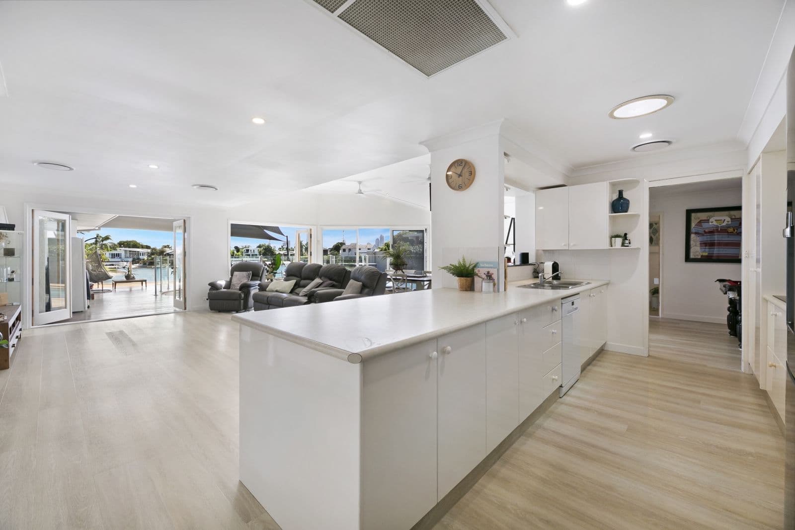 69 Hooker Boulevard, Broadbeach Waters QLD 4218, Broadbeach Waters - Thumbnail 3