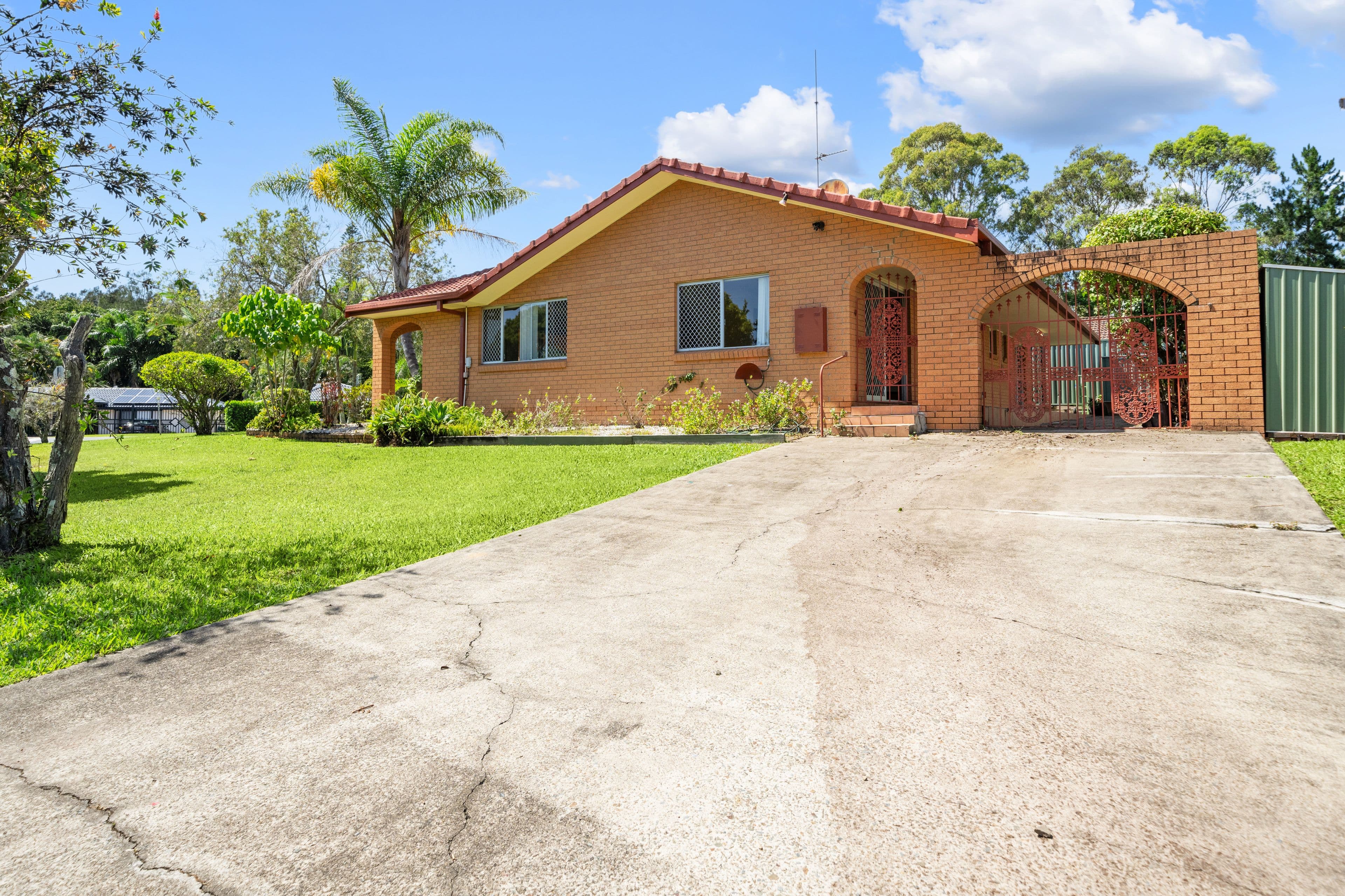 29 Madigan Road, Carrara QLD 4211, Carrara - Thumbnail 2