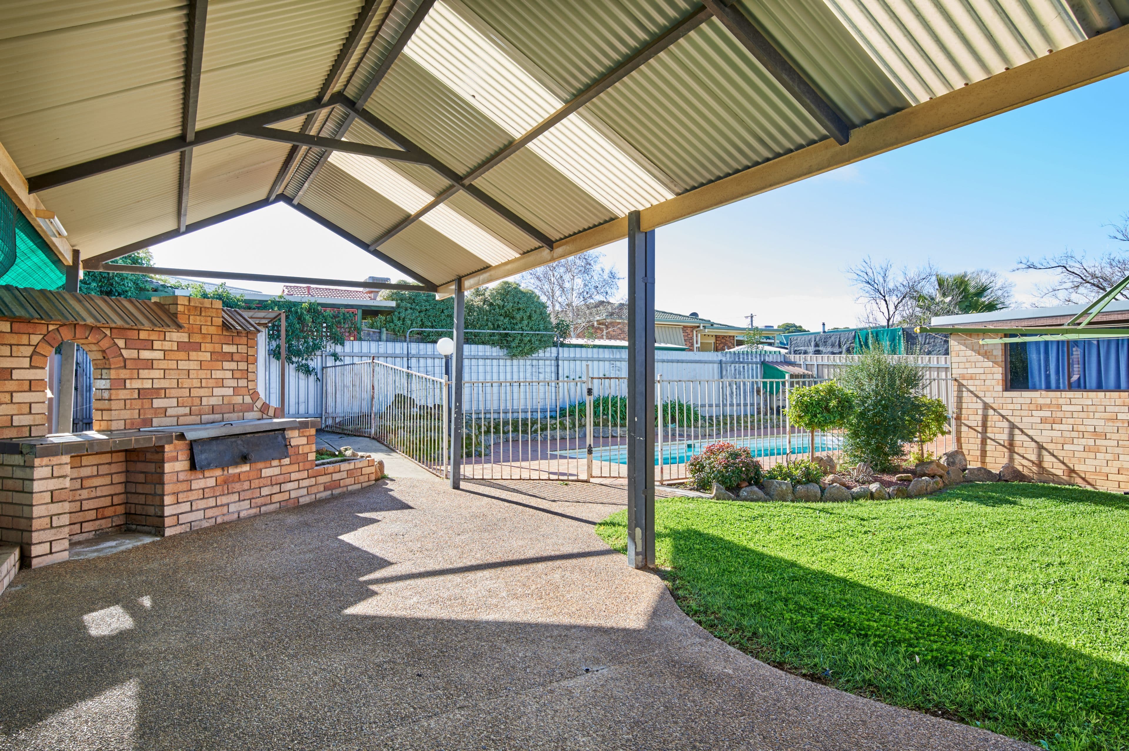15 Fairbairn Crescent, Kooringal - Thumbnail 4