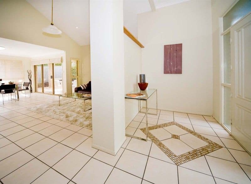 17 Favril Street, CANNON HILL QLD 4170, Cannon Hill - Thumbnail 2