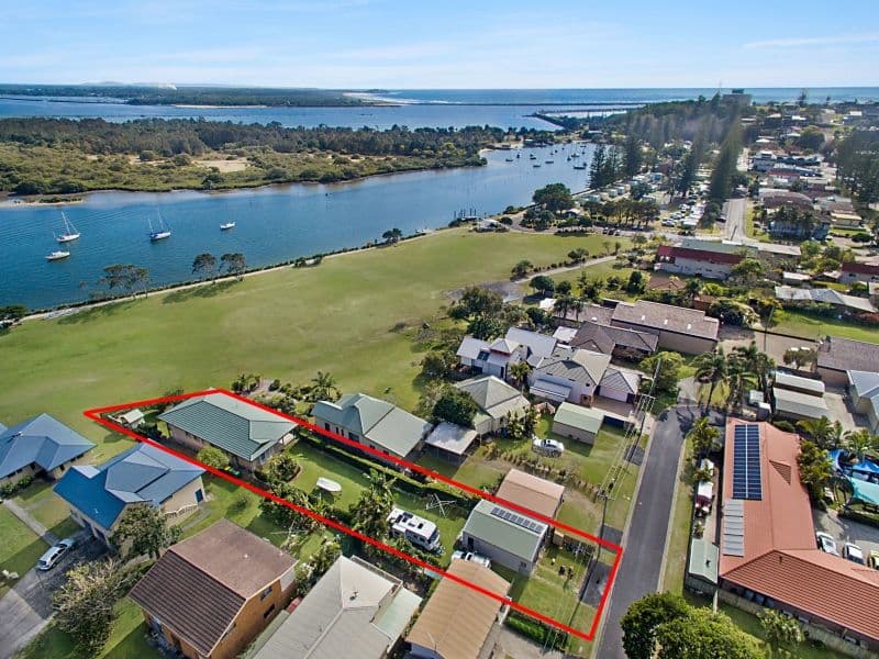4 Bent Street, Yamba - Image 1