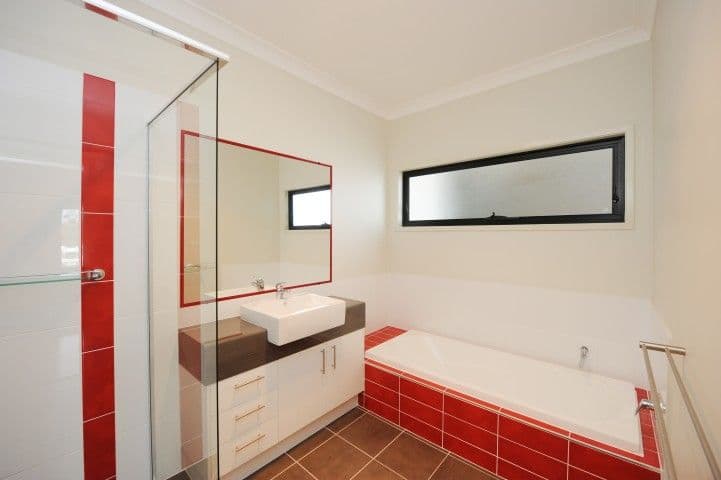 5 Eucalyptus Place, KIRKWOOD QLD 4680, Kirkwood - Thumbnail 4