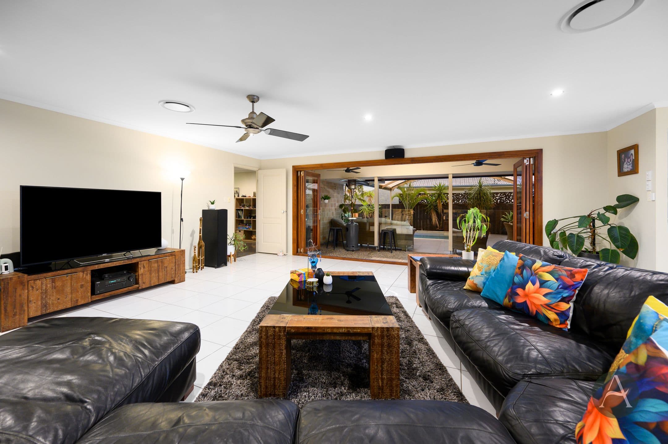 41 Gerard Street, Pacific Pines QLD 4211, Pacific Pines - Thumbnail 3