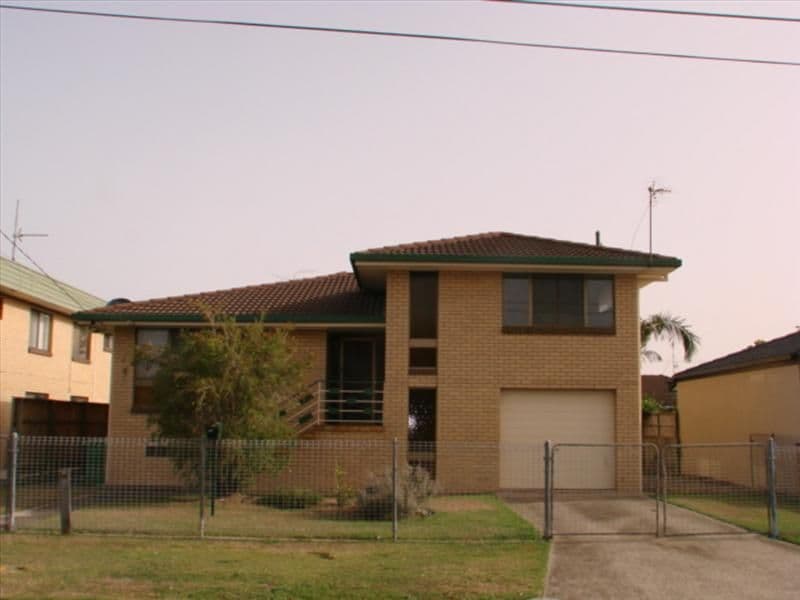 16 Donald Avenue, Paradise Point QLD 4216, Paradise Point - Thumbnail 2