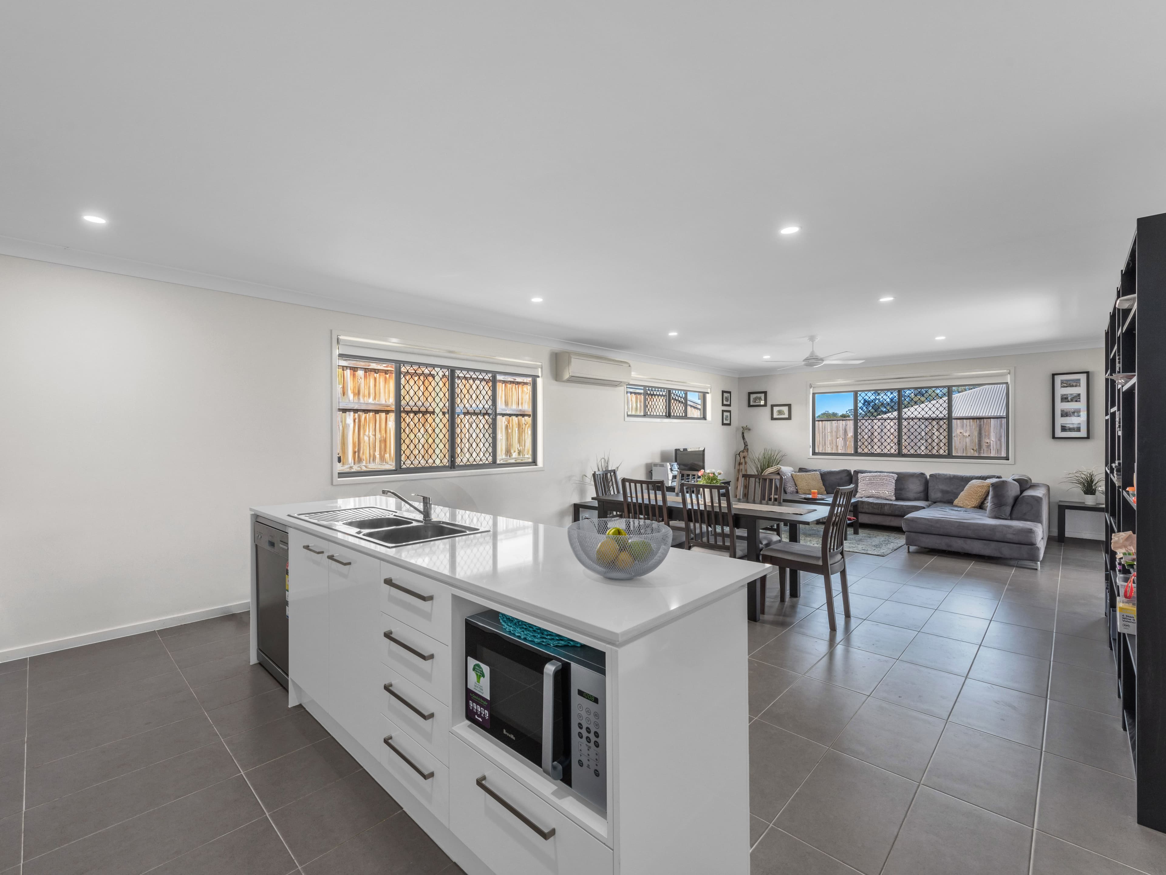 14 Regal Close, Heathwood QLD 4110, Heathwood - Thumbnail 3