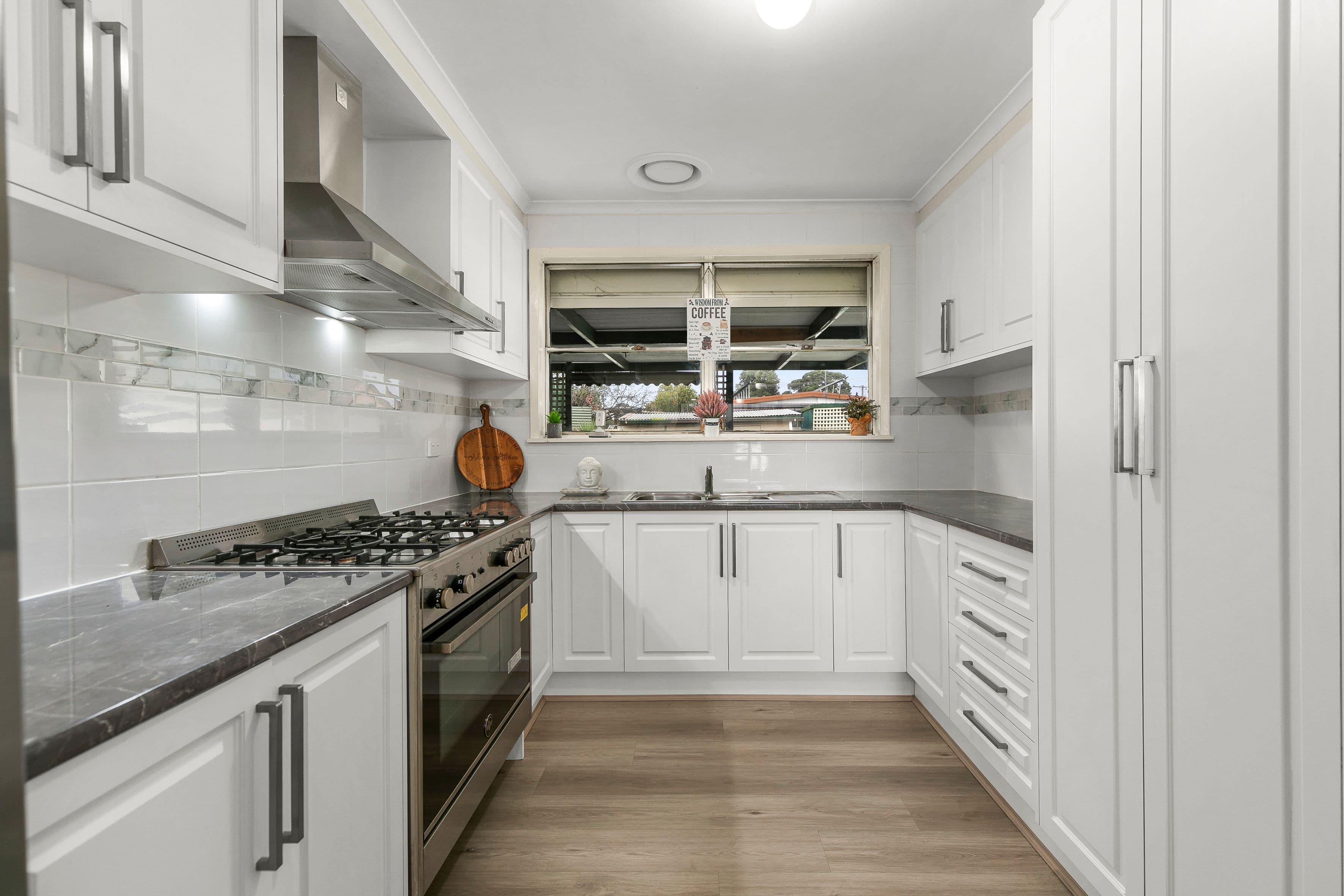 10 Mortlake Avenue, Dallas VIC 3047, Dallas - Thumbnail 3