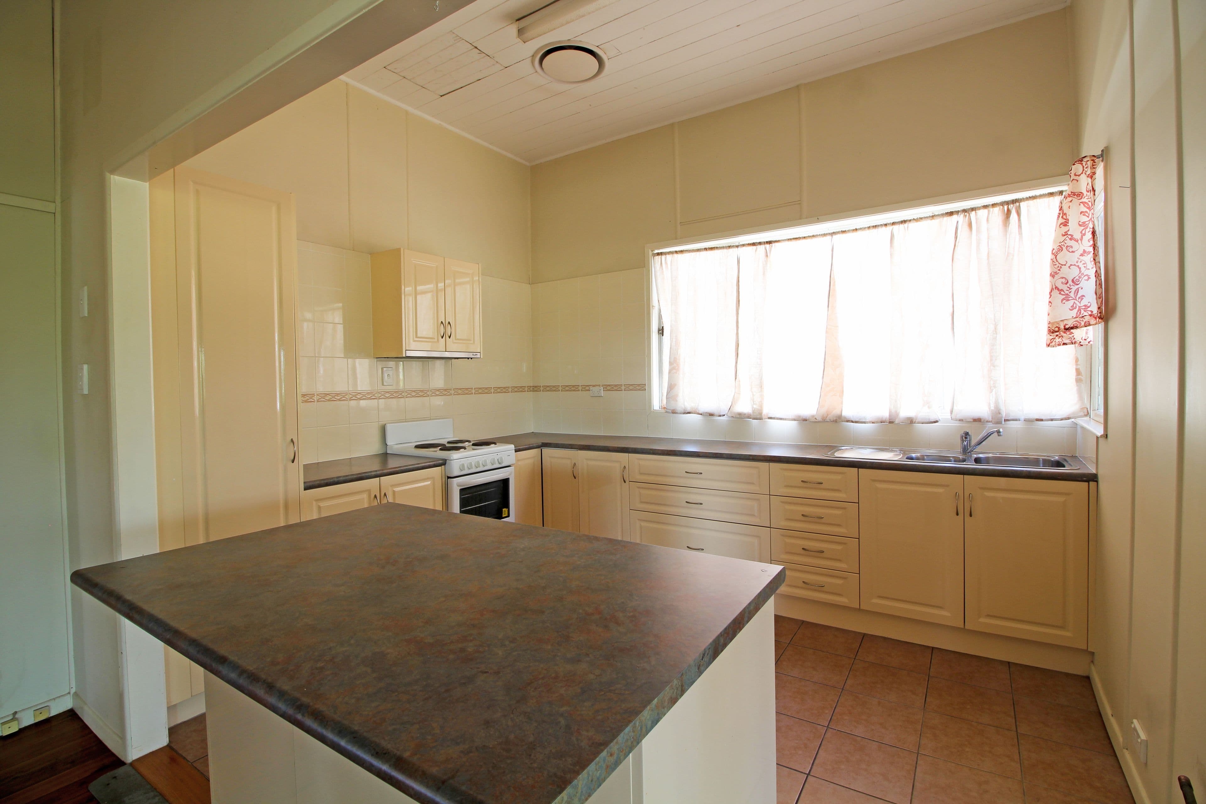 31 Bergins Hill Road, Bundamba QLD 4304, Bundamba - Thumbnail 5