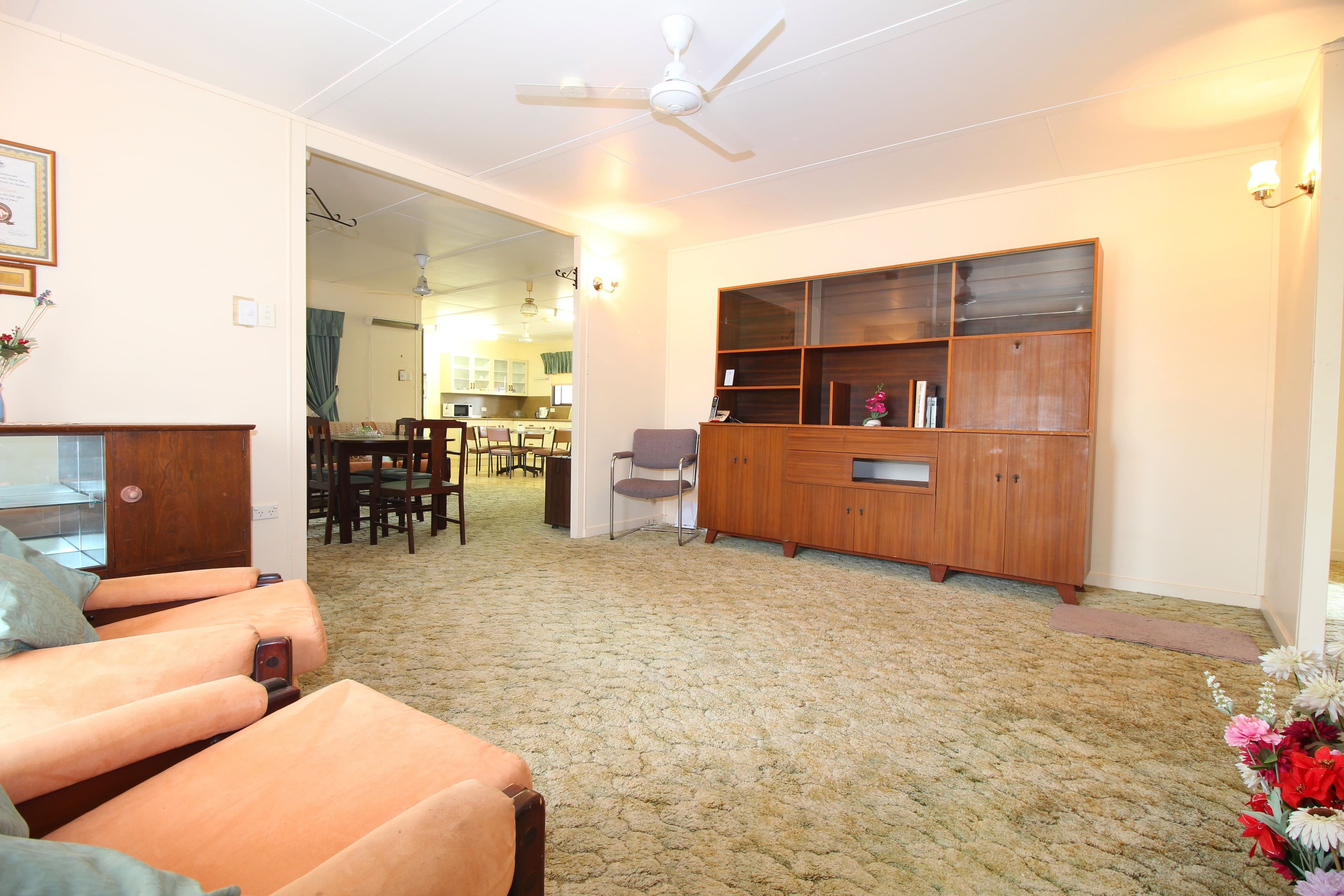 23 Theresa Street, Emerald QLD 4720, Emerald - Thumbnail 3