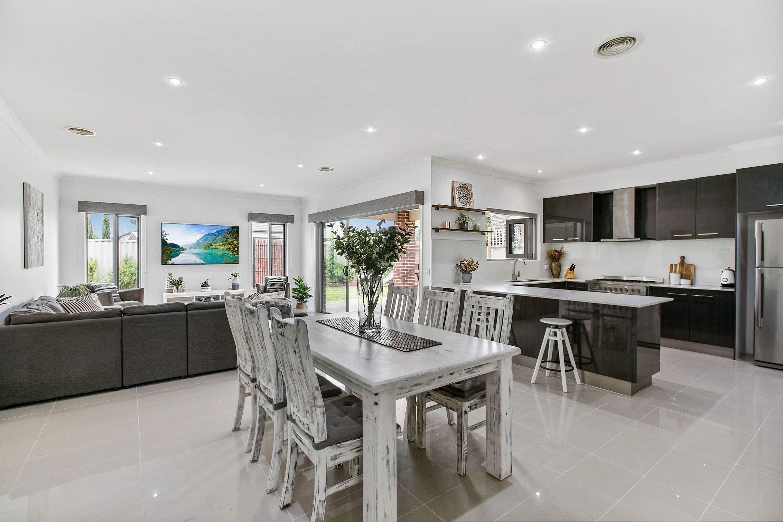 21 Creekview Avenue, Pakenham VIC 3810, Pakenham - Thumbnail 2