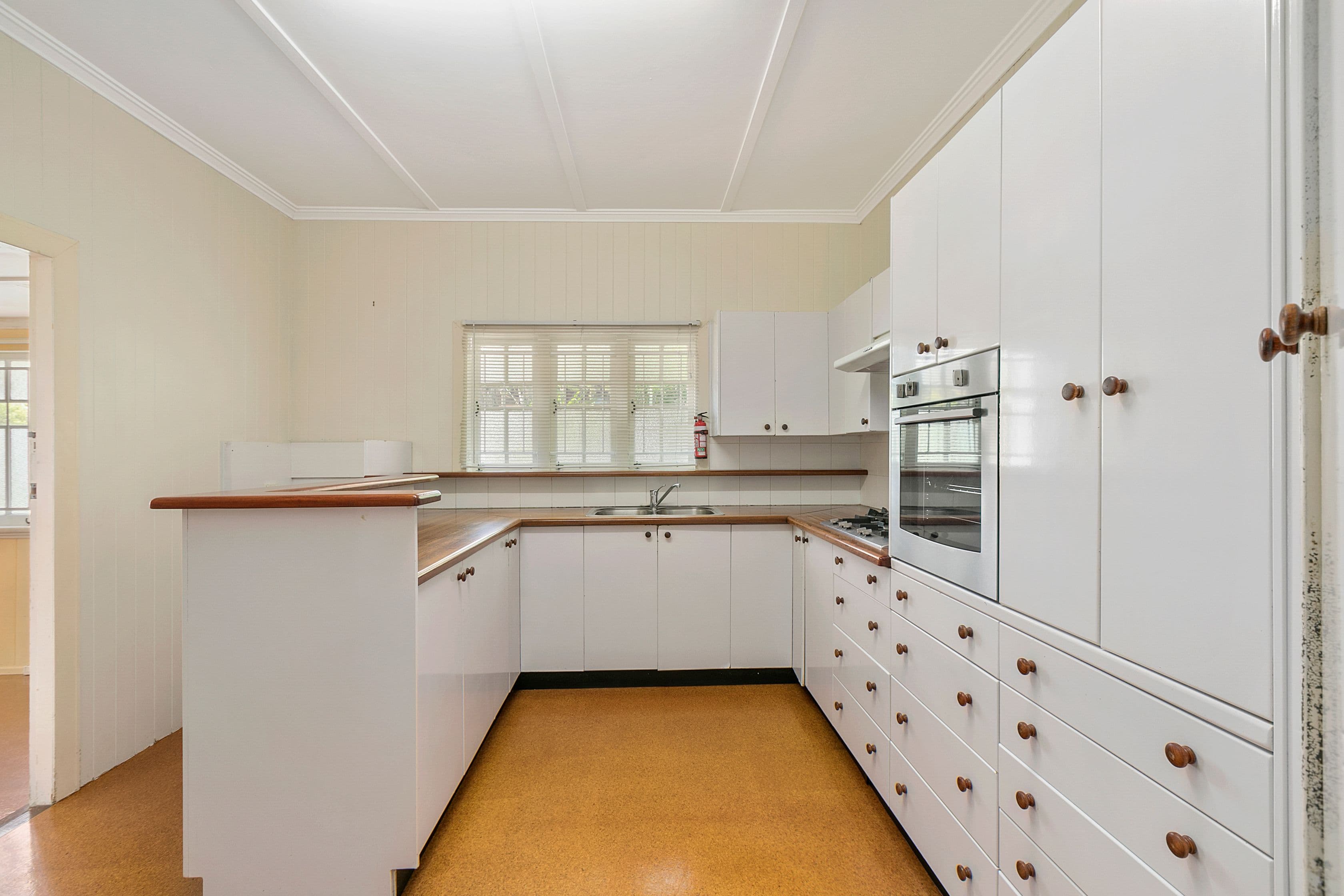 869 Logan Road, Holland Park West QLD 4121, Holland Park West - Thumbnail 3