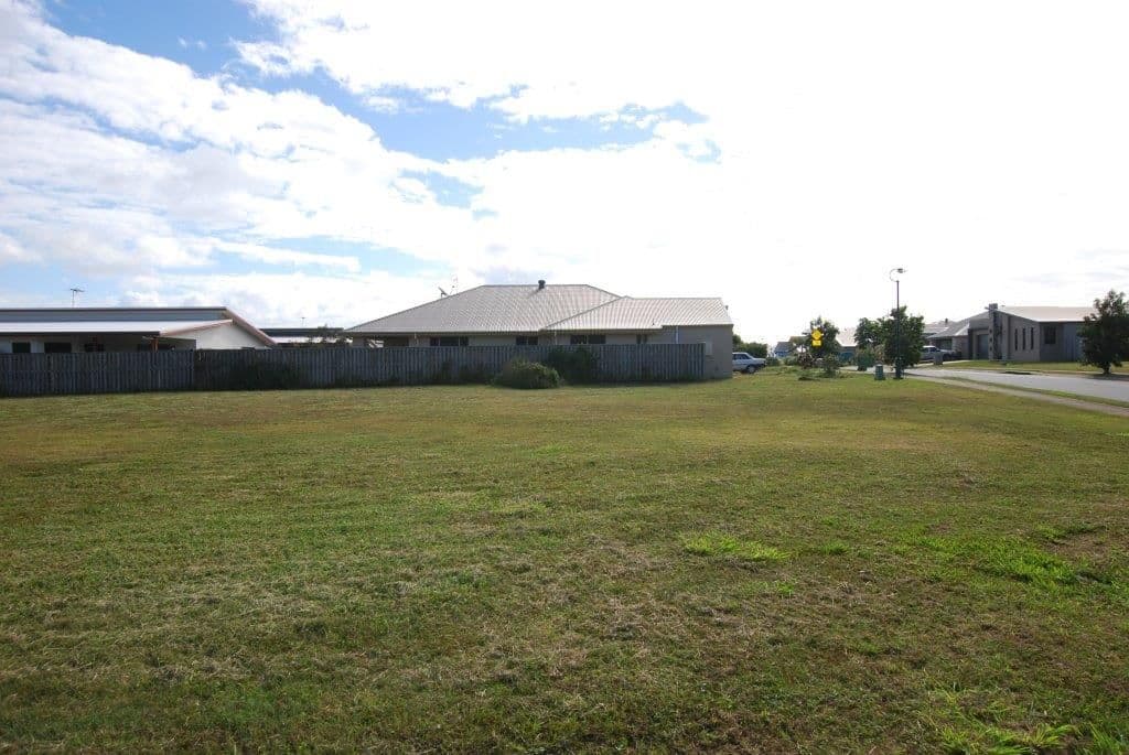18 Ulladulla Street, BLACKS BEACH QLD 4740, Blacks Beach - Thumbnail 2